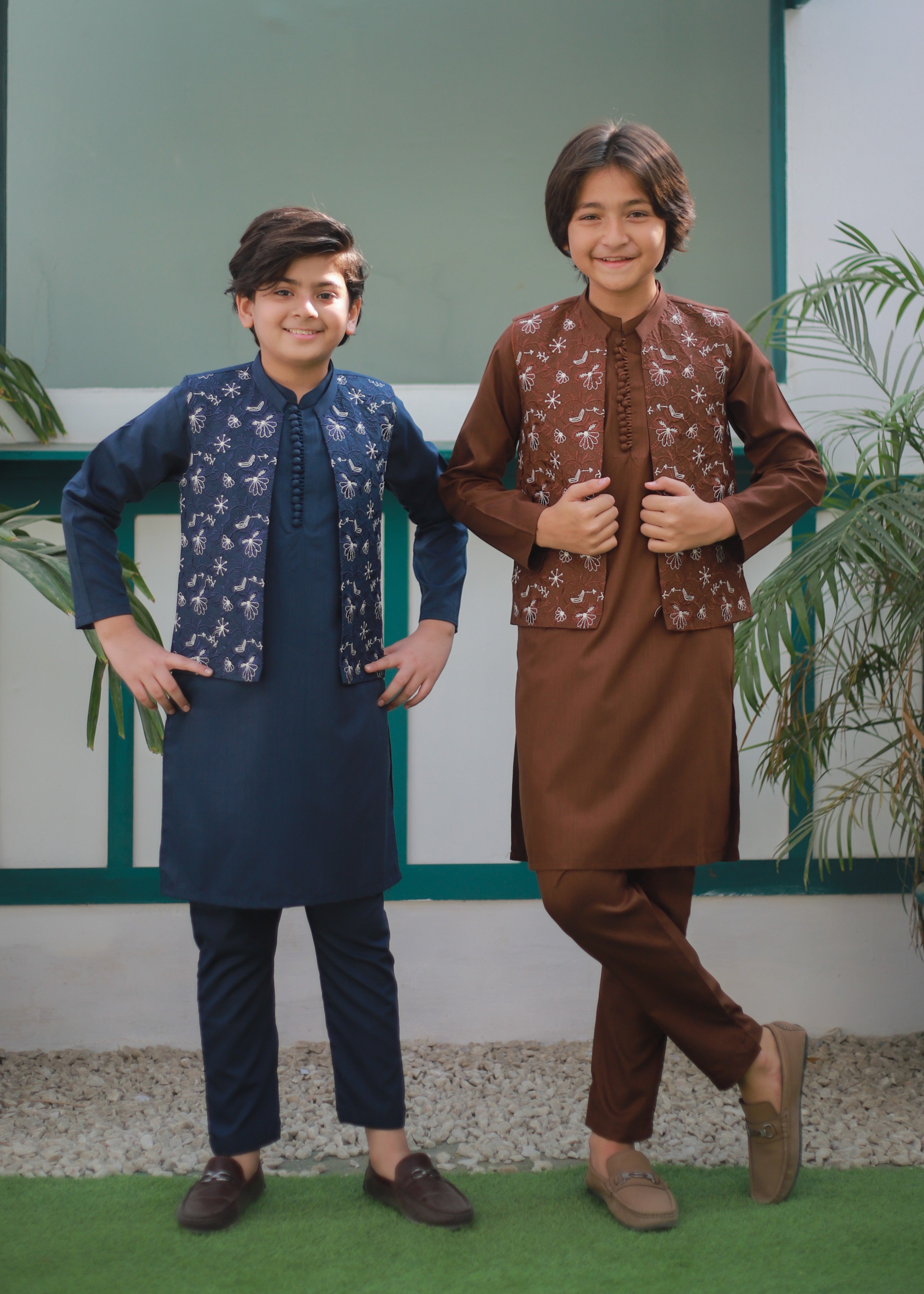 blended satin Waistcoat in Hazelwood brown