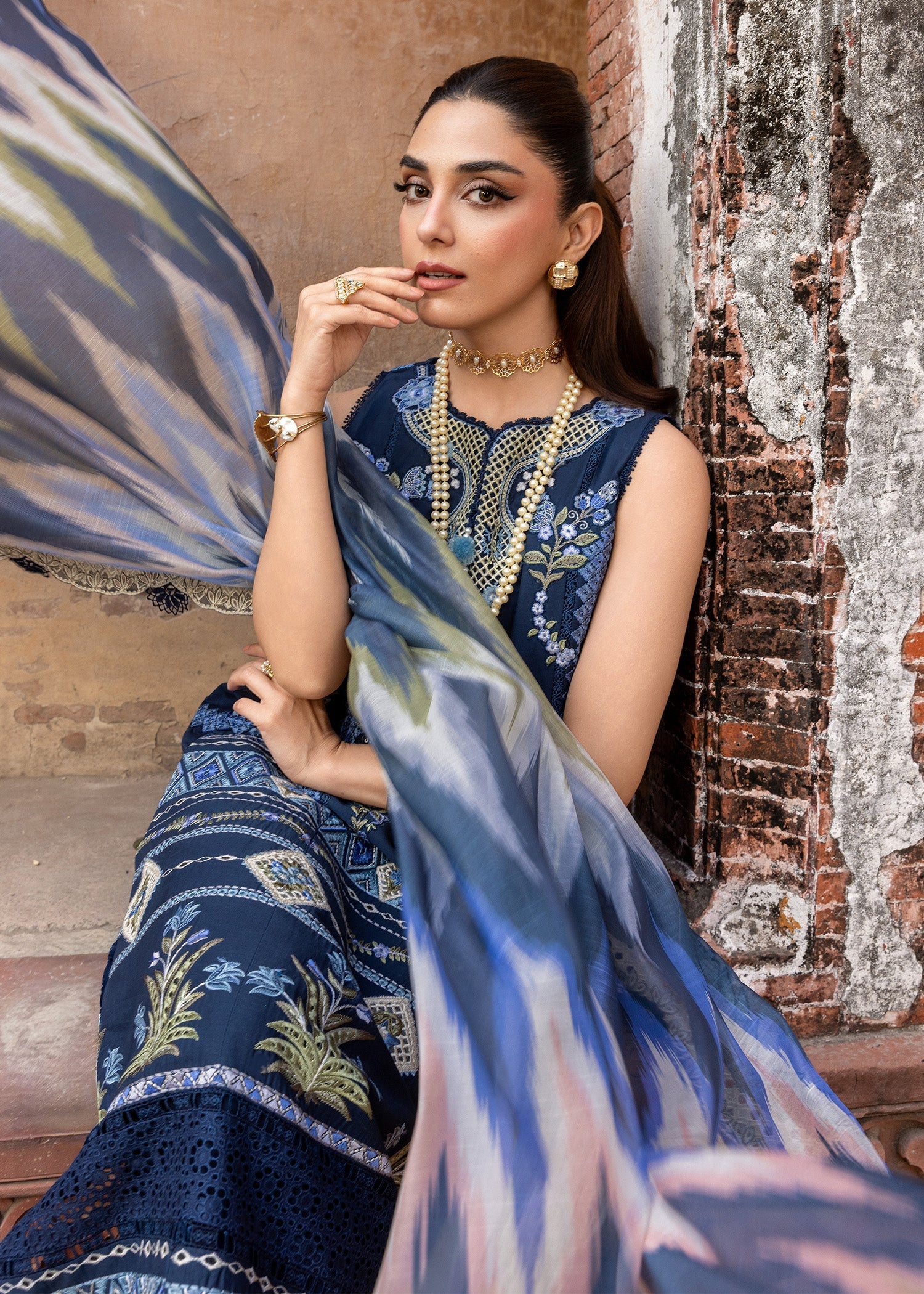 Breeze Festive Luxury Lawn – RUNA-8-B