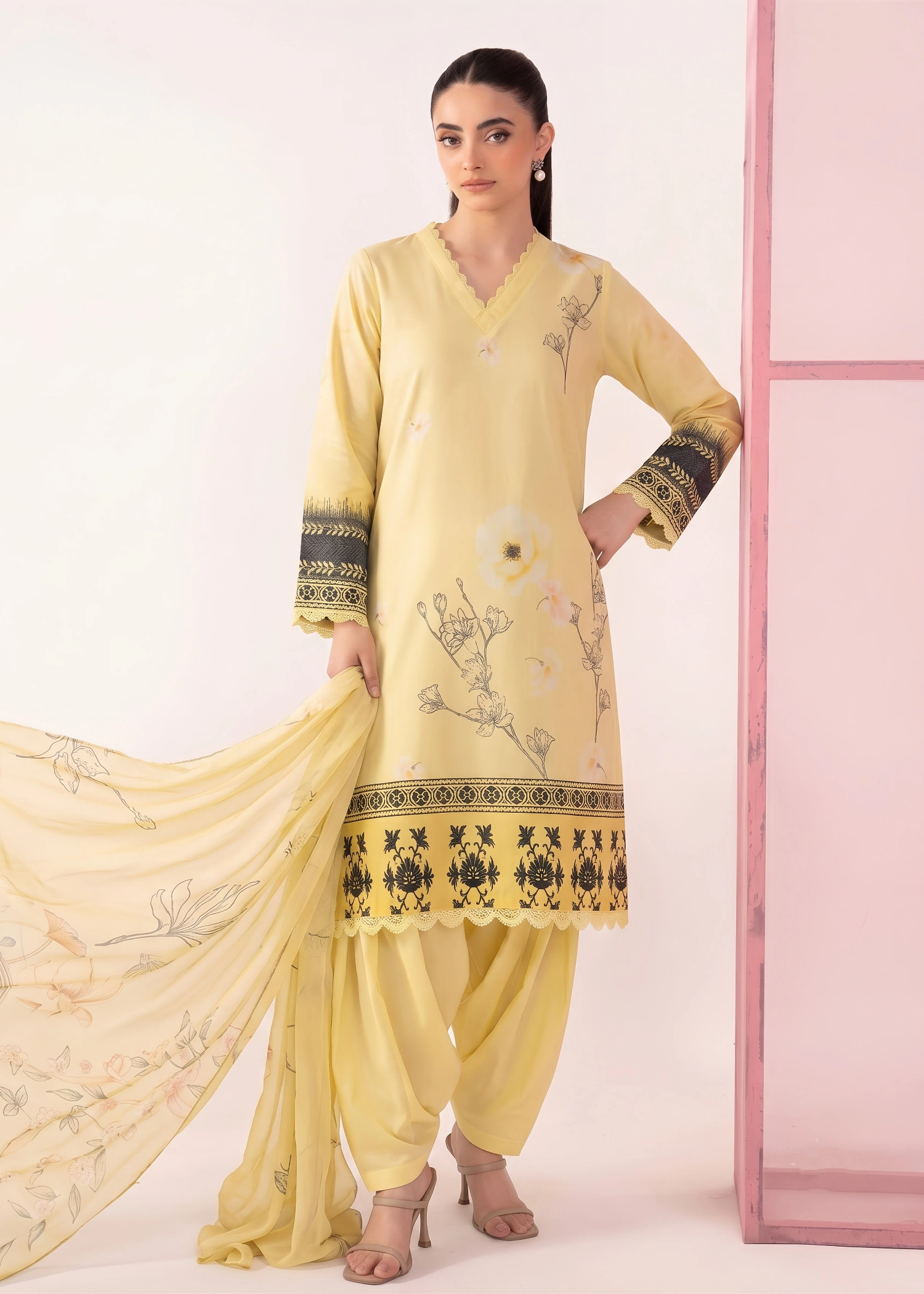 karandi Kurta Set in Light yellow