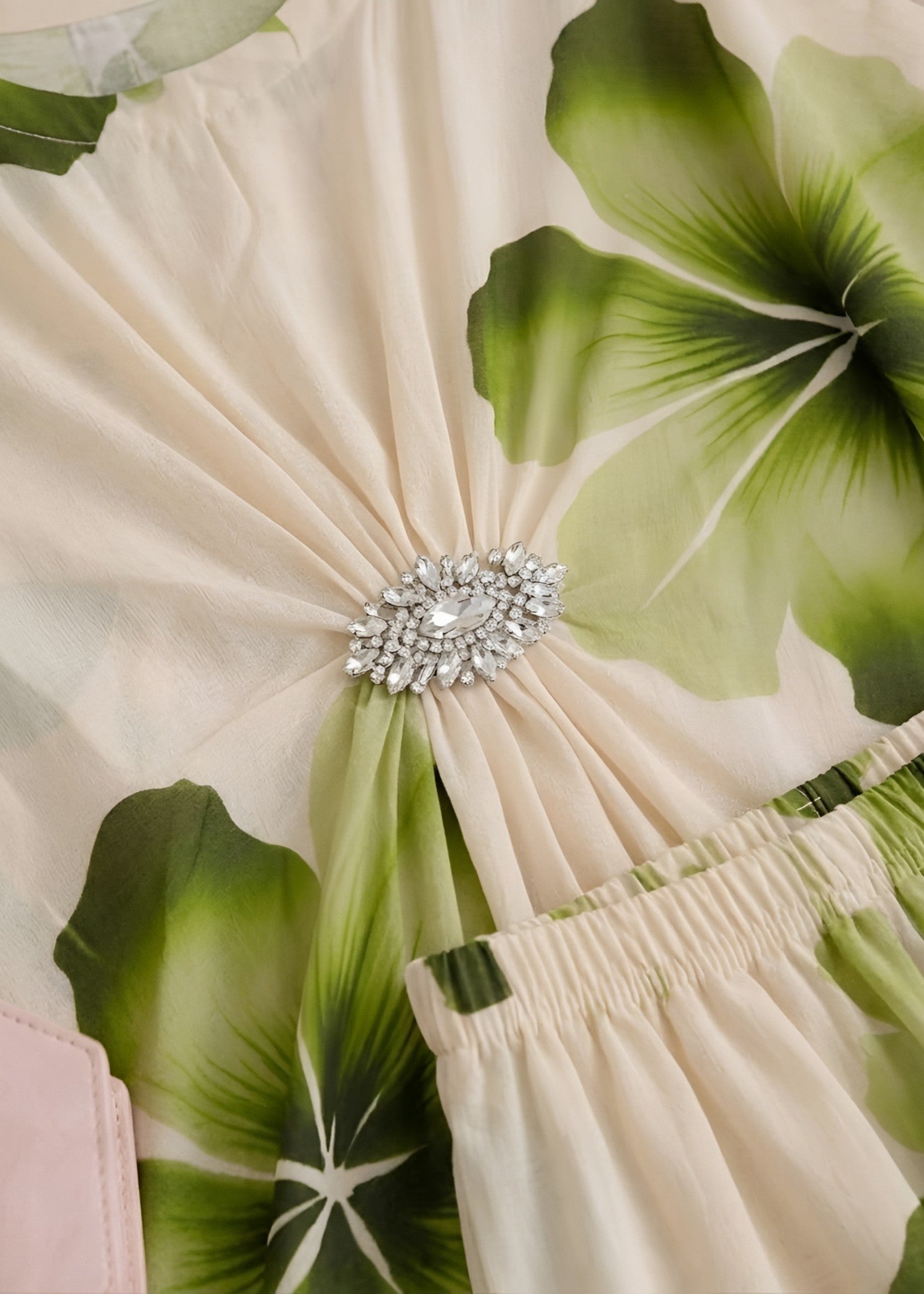 poly silk Kaftan in Beige, apple green