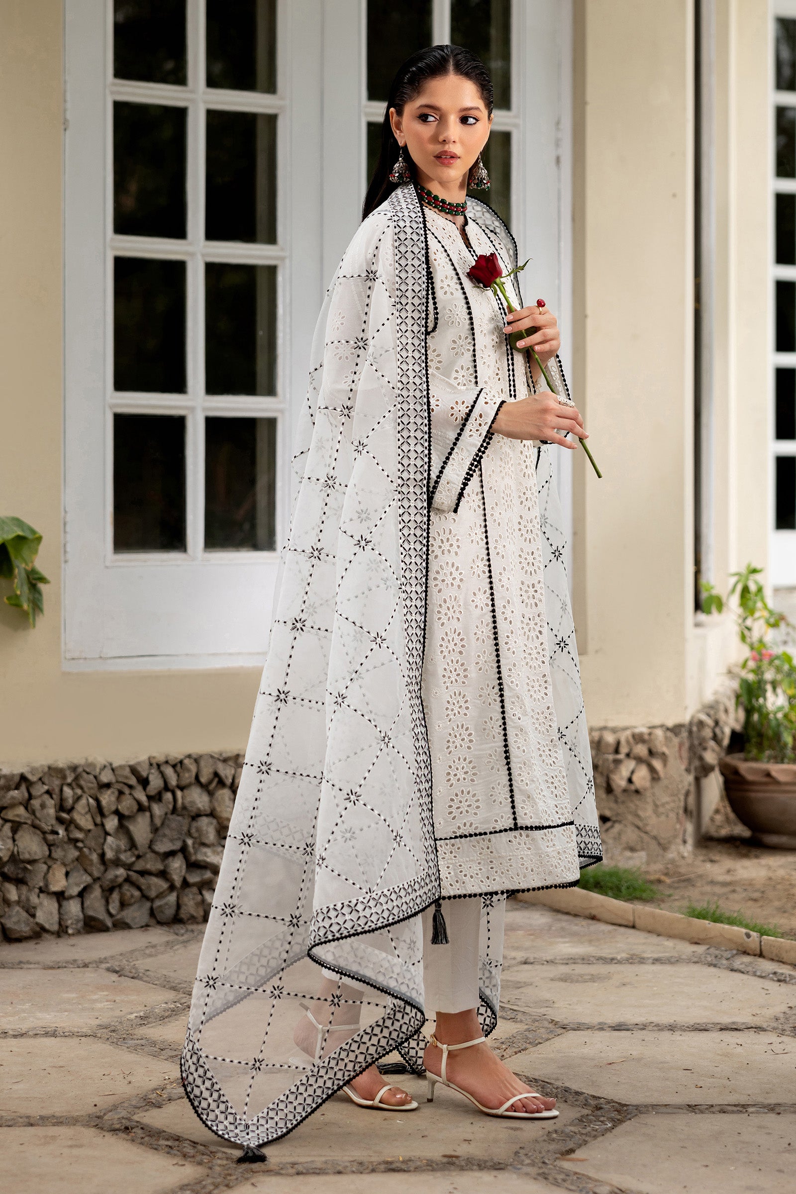 Summer Lawn – Linnea