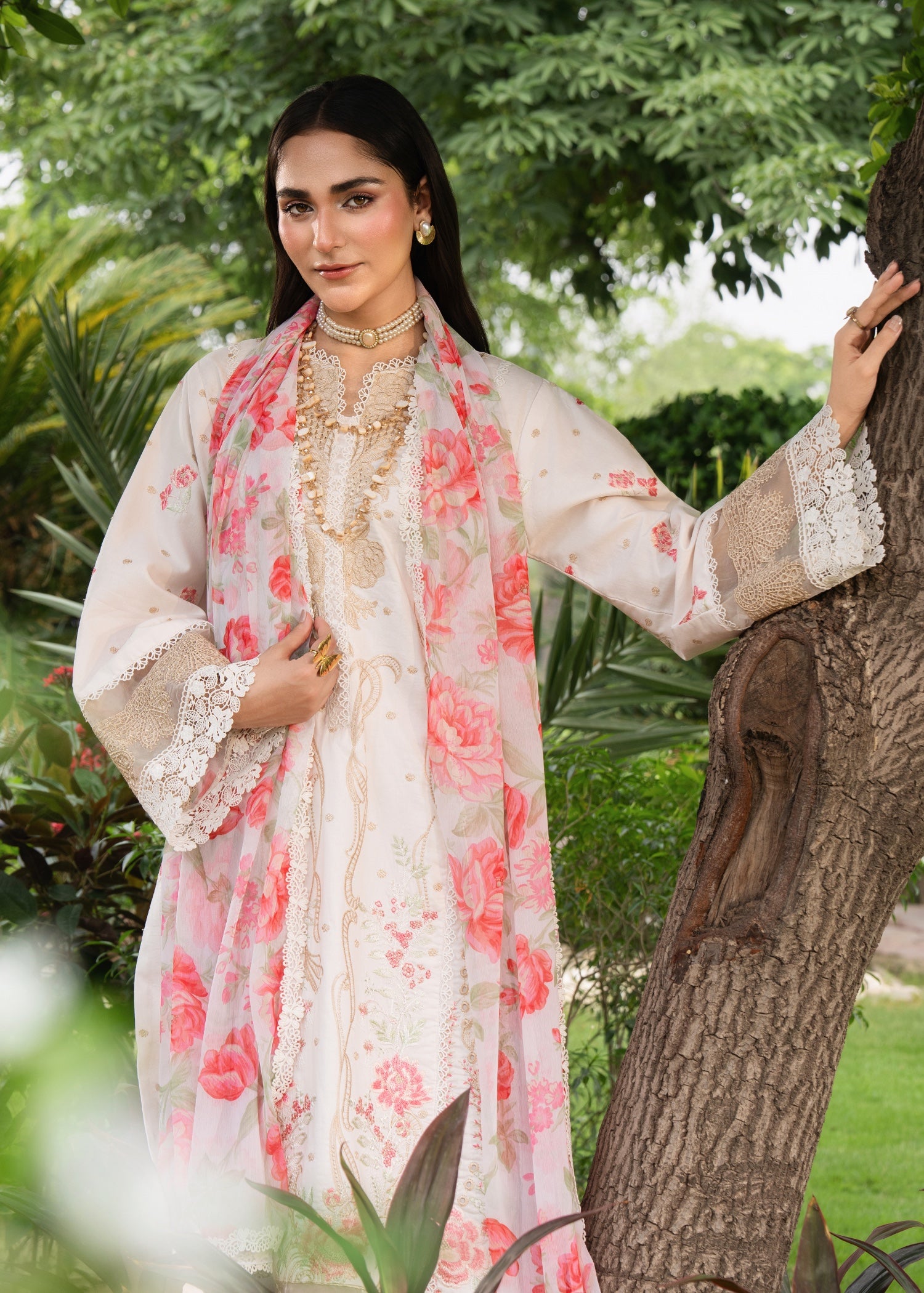 lawn Kurta Set in Floral white
