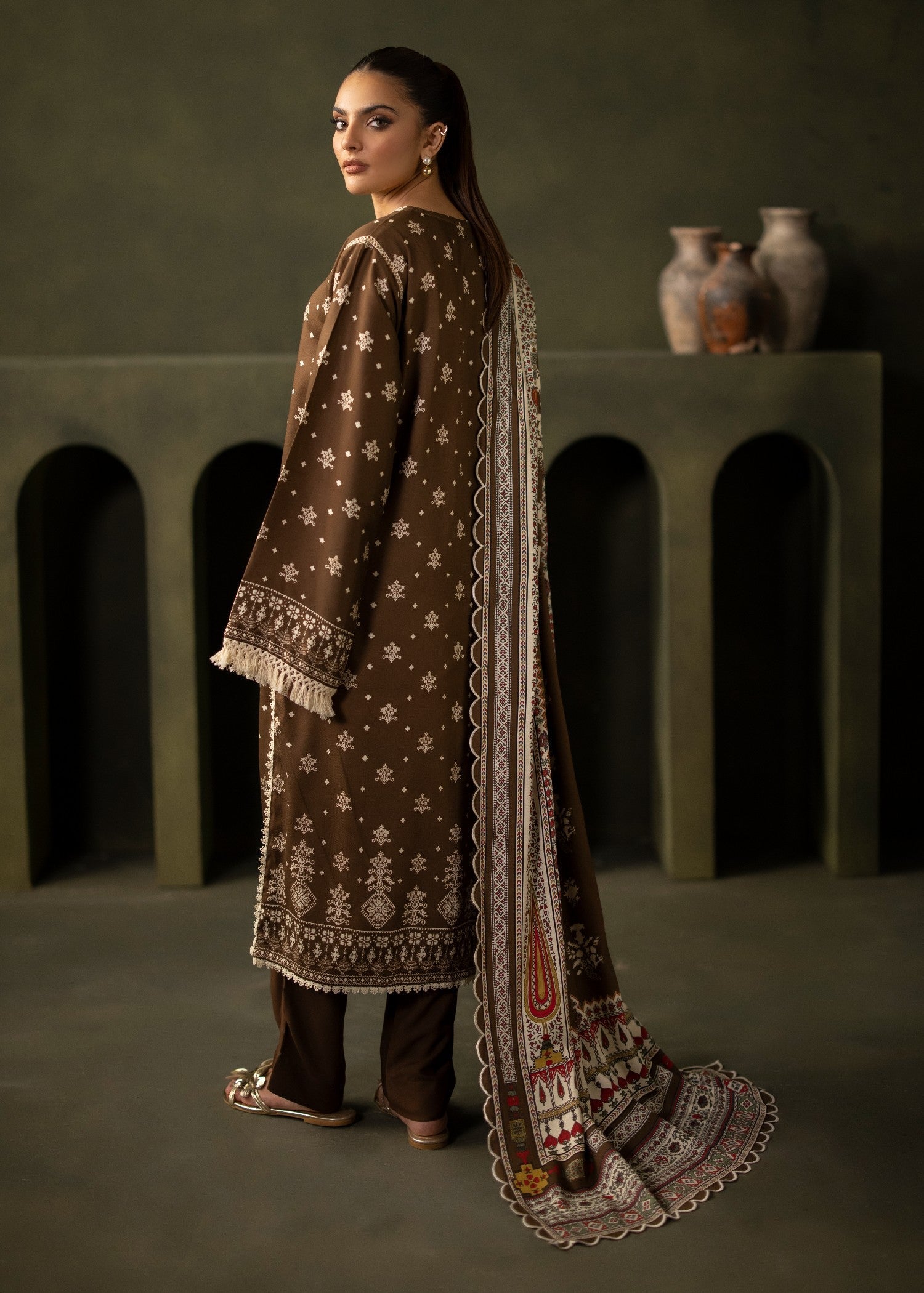 cotail Unstitched in Dark brown