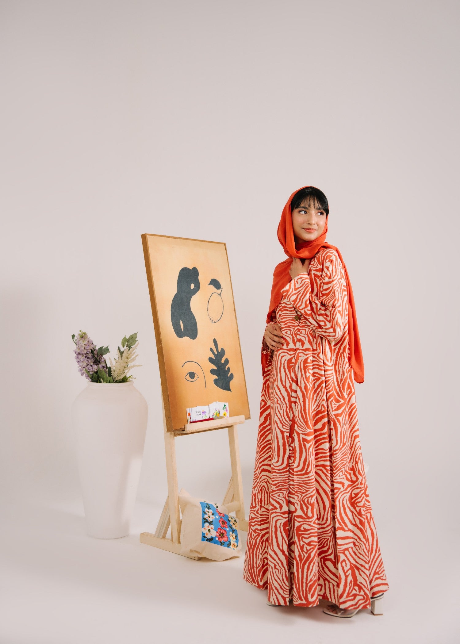 linen Abaya in White, orange