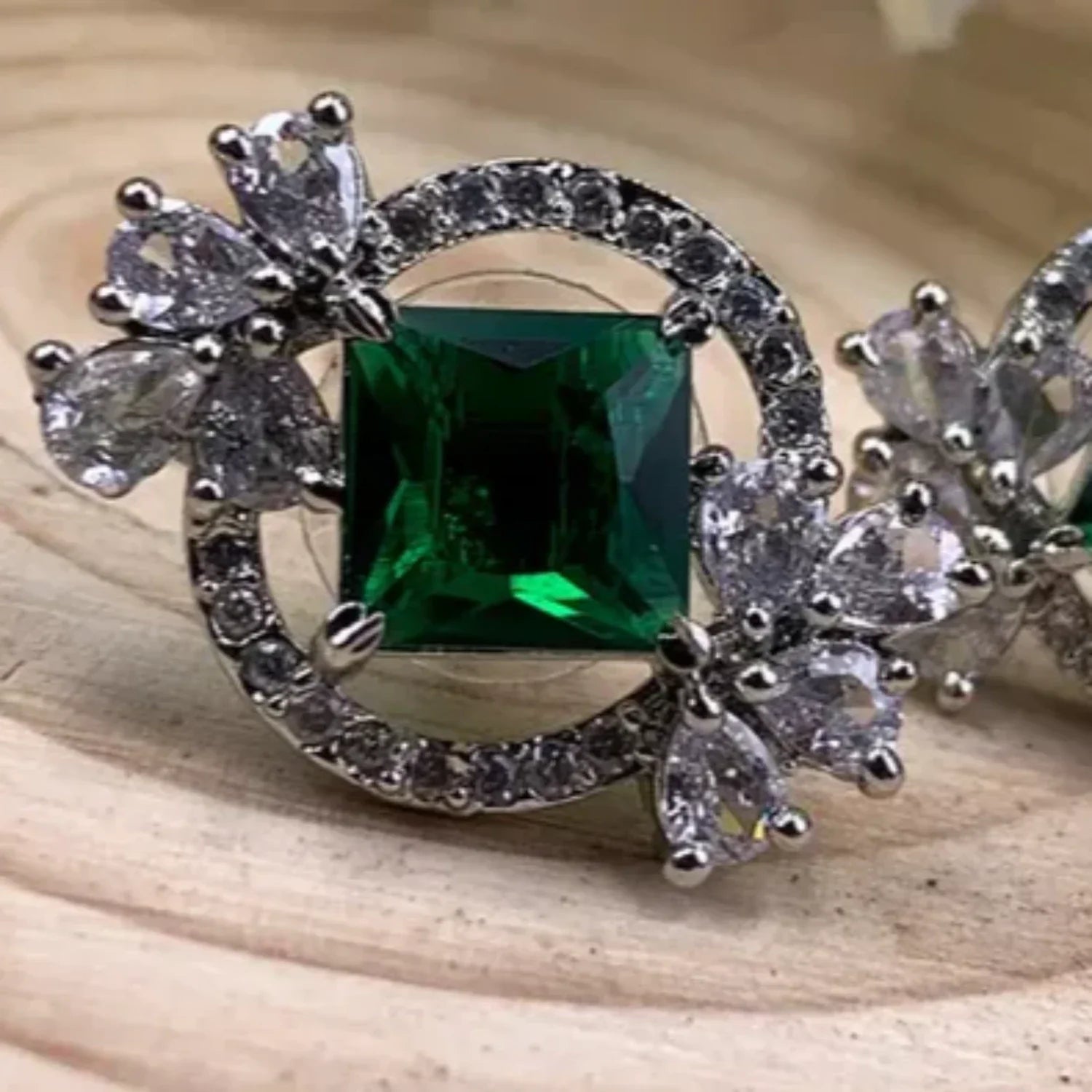 Studs in Green Color by - Trendy Women Studs IAW3728