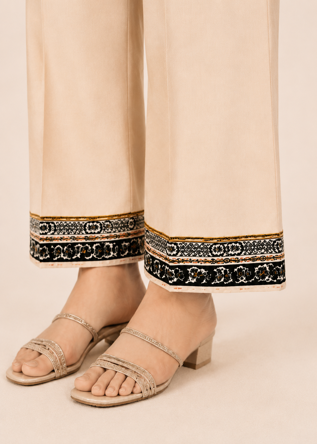 lawn Kurta Set in Black, off-white