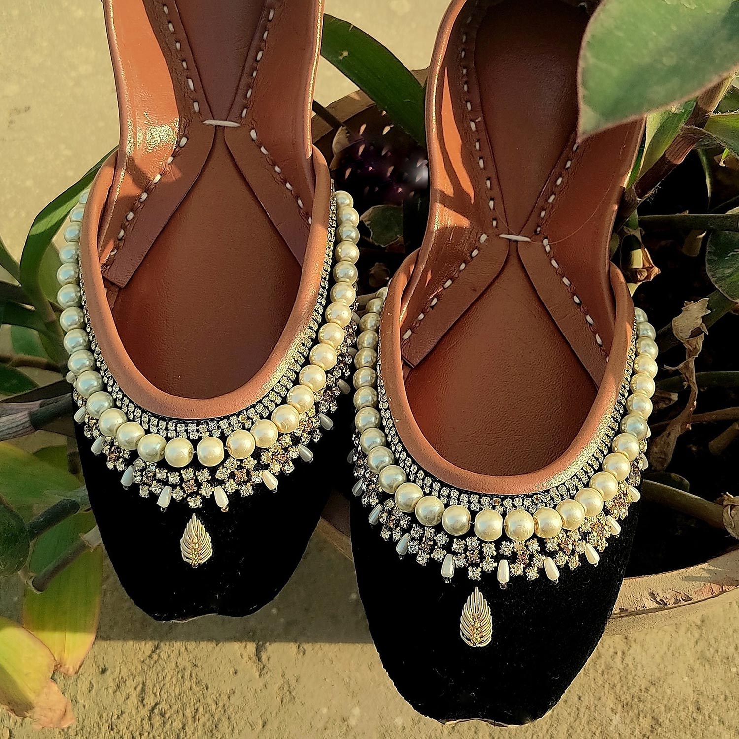 Khussa in Black by - High Quality Women Khussa BHQ3237