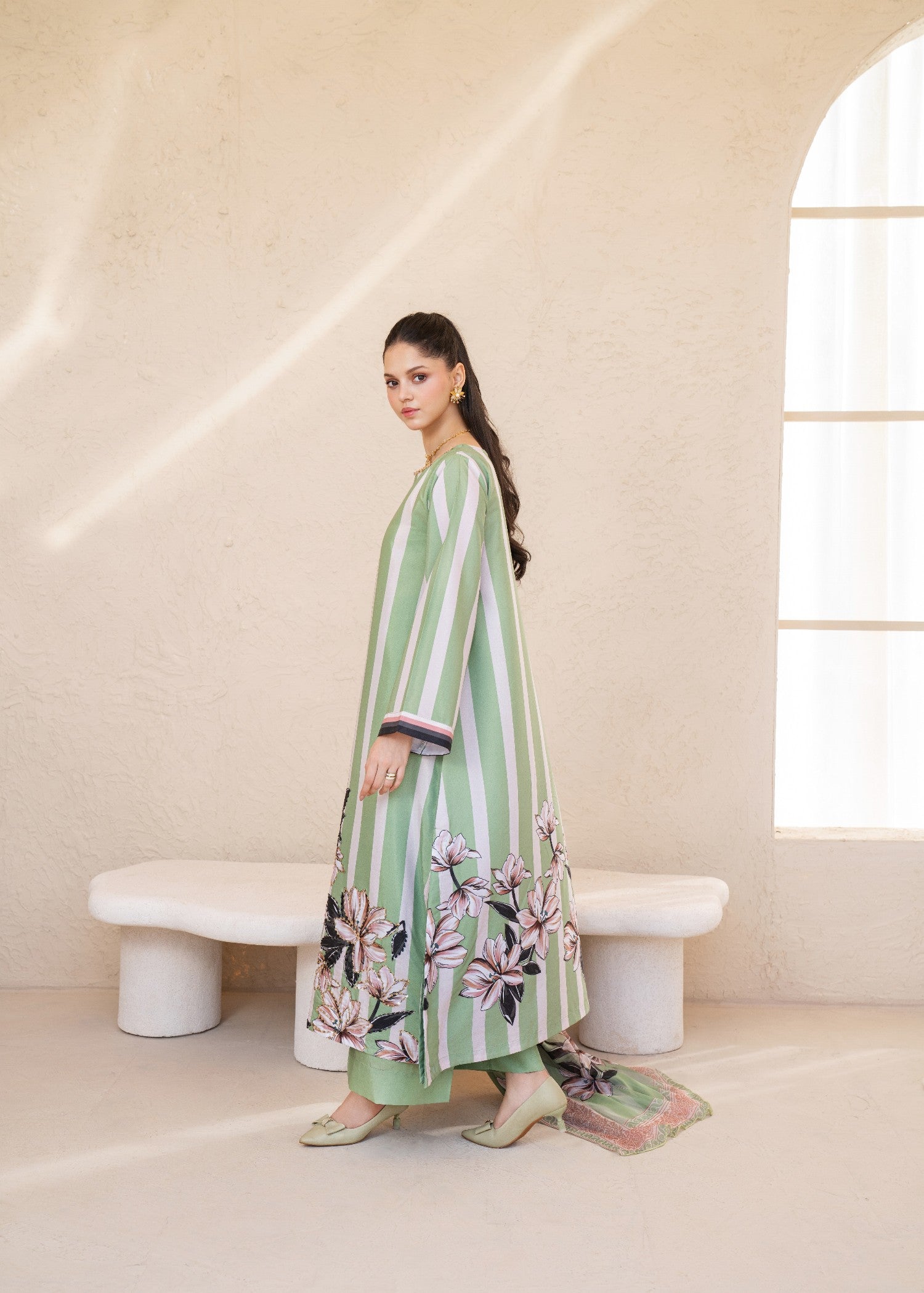 silk grip Kurta Set in Jet black, linen, moss green