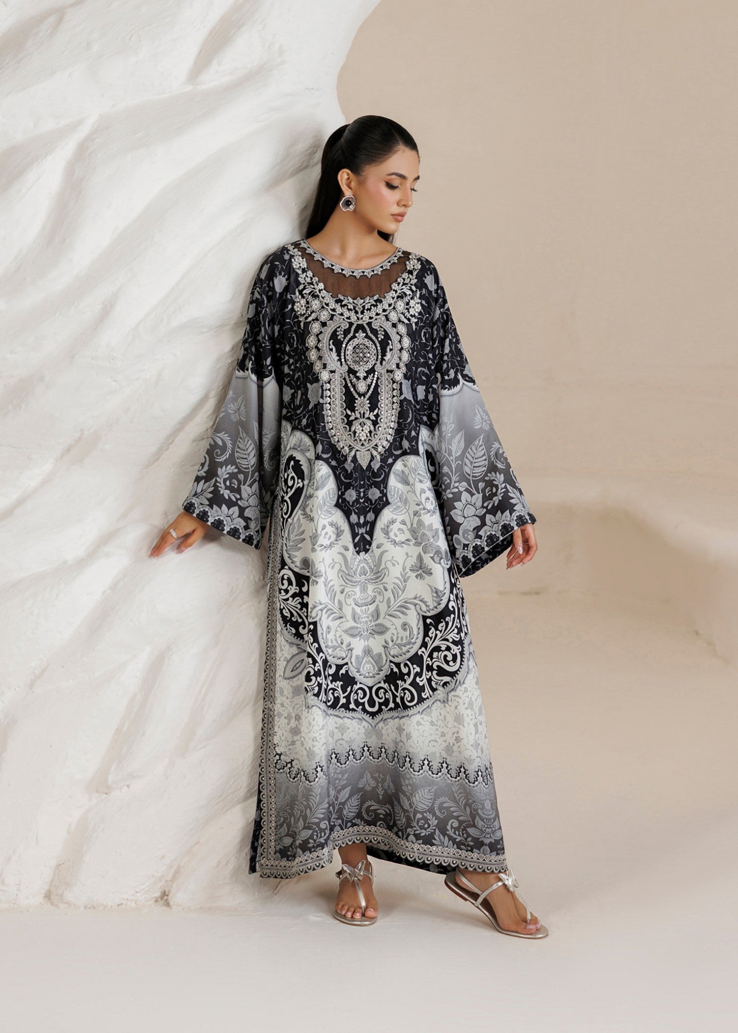 raw silk Kaftan in White, black