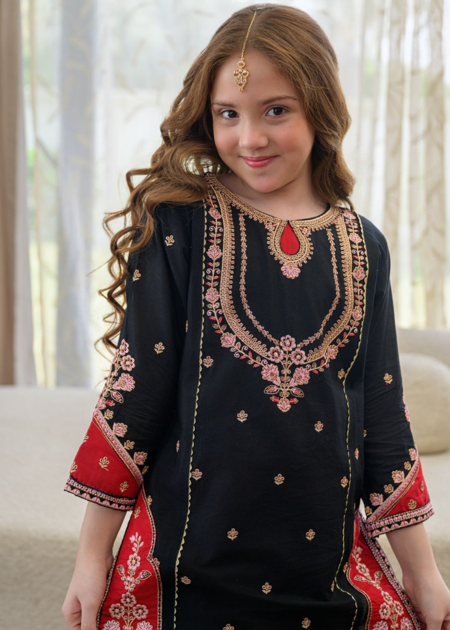 lawn Kurta Set in Black, red