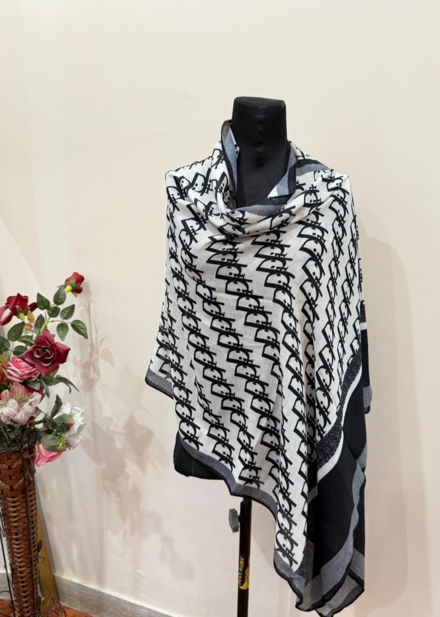 viscose Hijab in Black, ivory