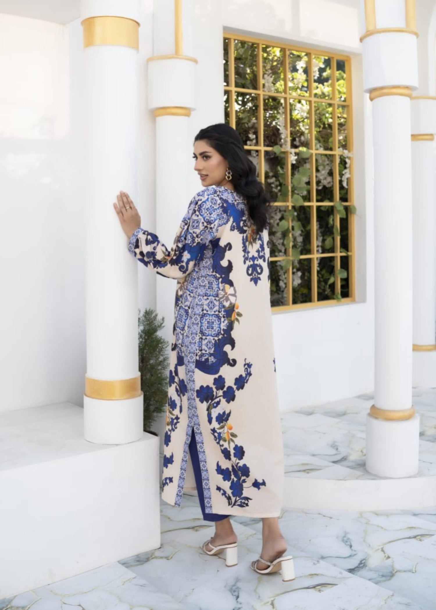 poly lawn Kaftan in Ivory, iris