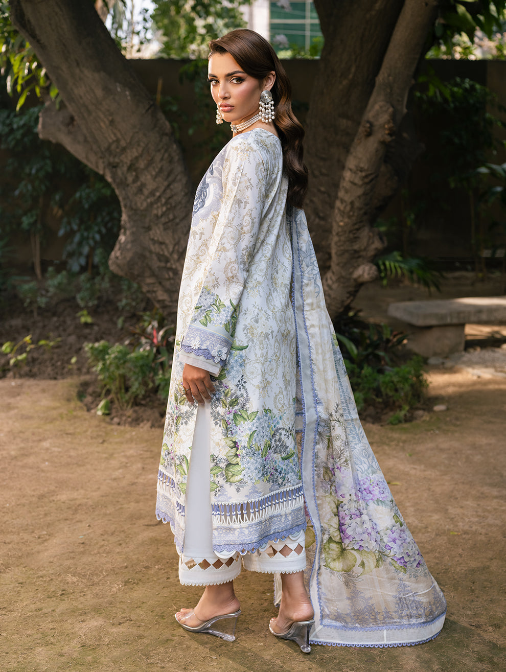 Elara Lawn – SOMNIEL