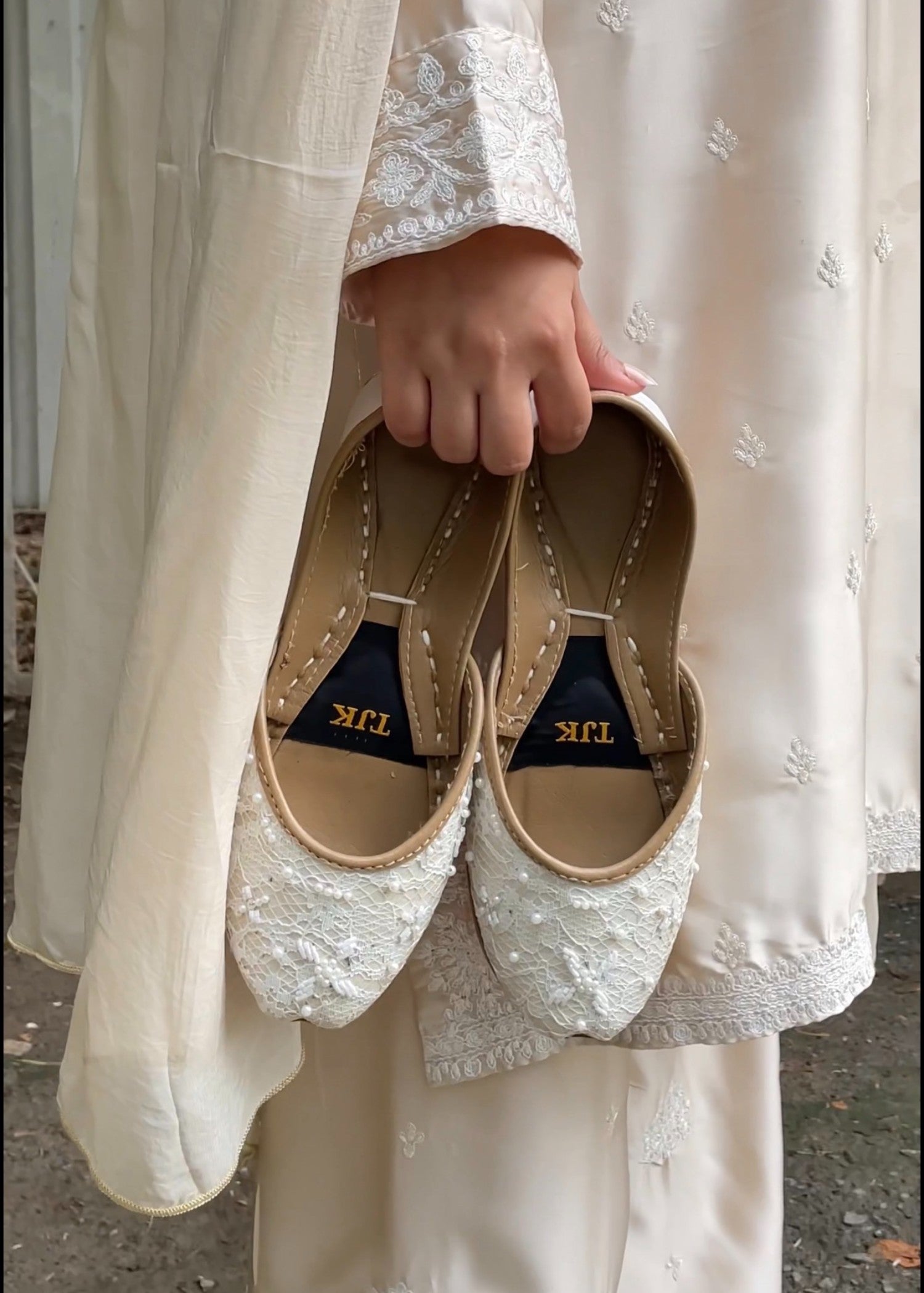 Khussa in White by - High Quality Women Khussa HTC0454