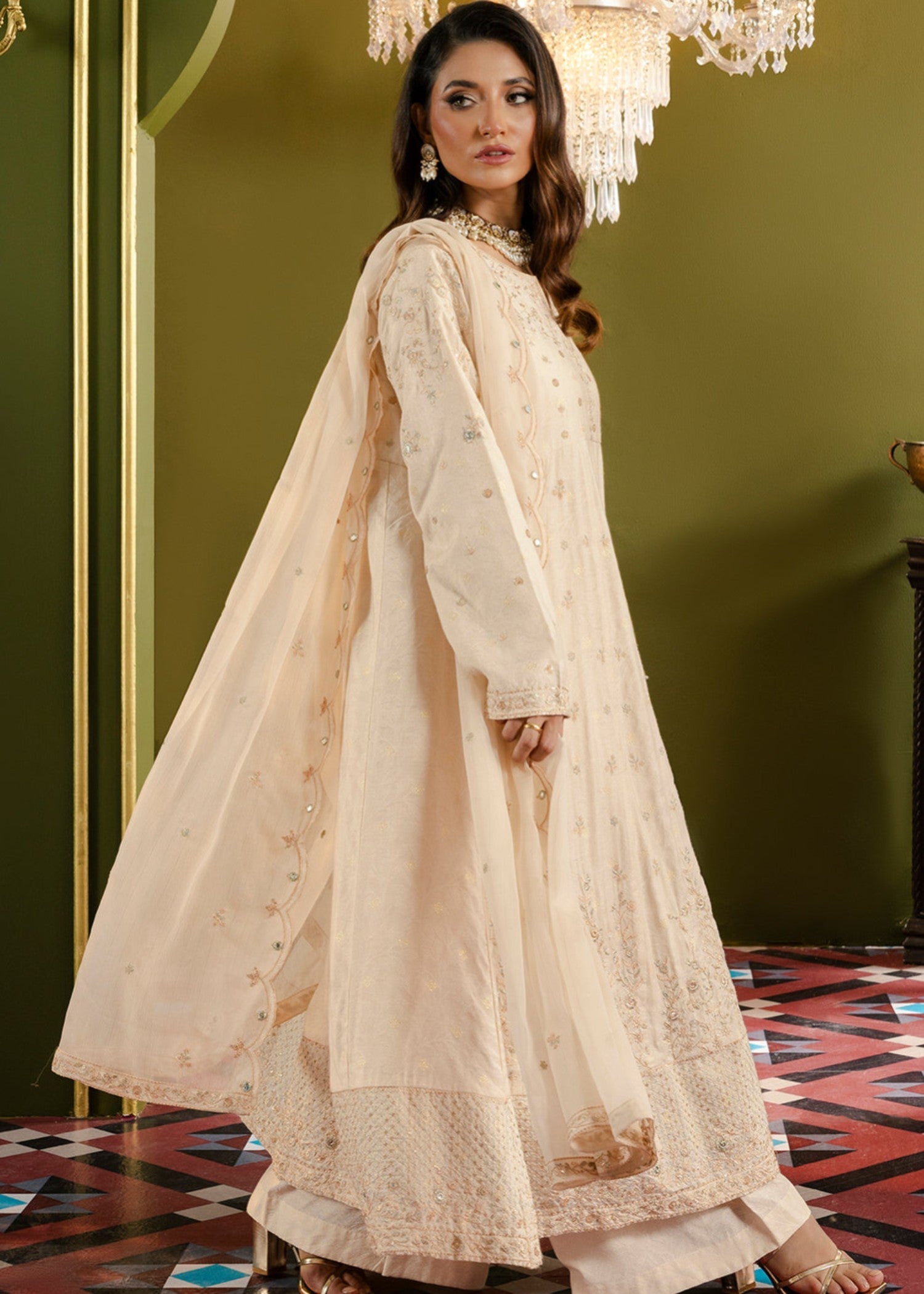 jacquard Pishwas in Cream