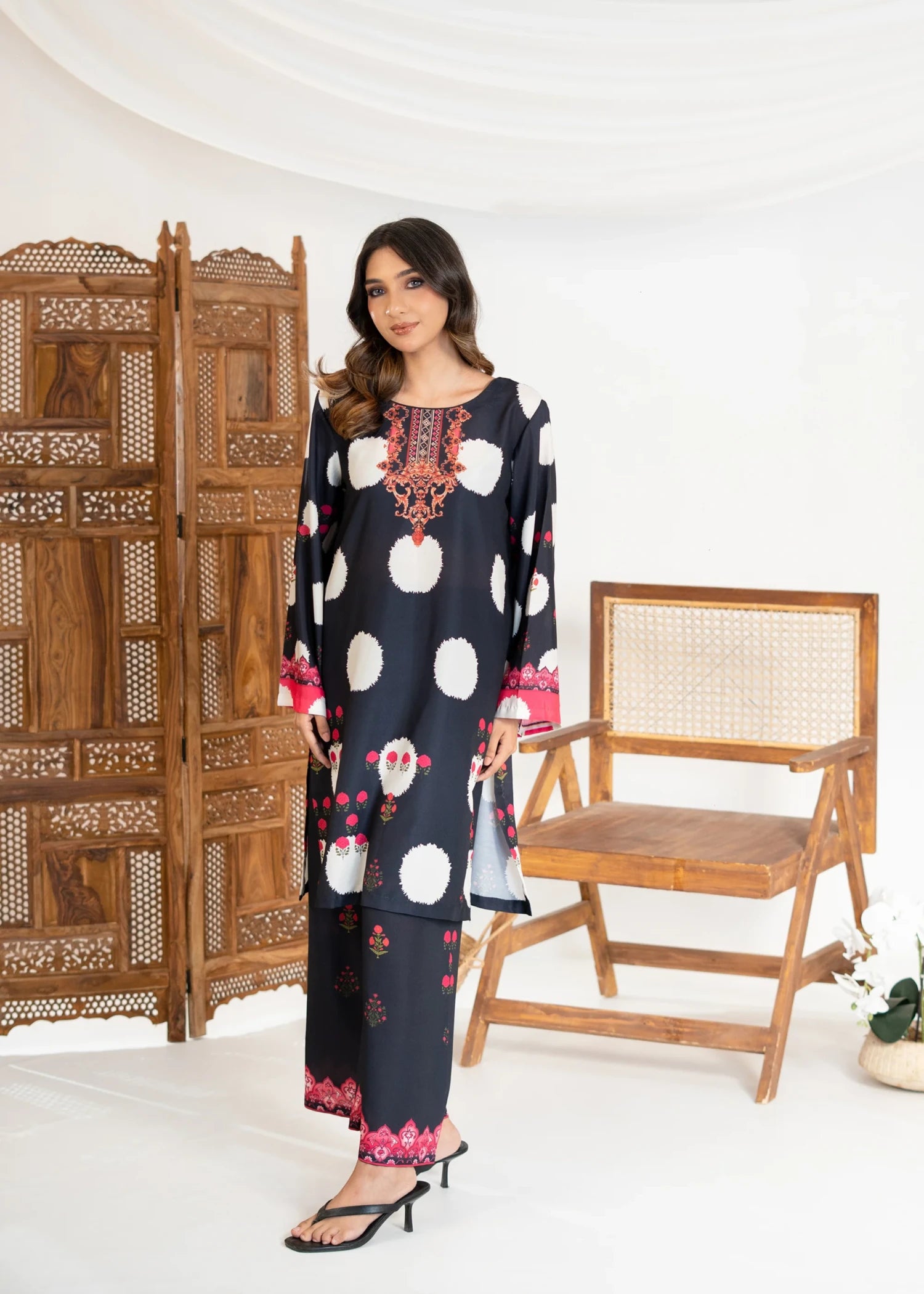silk grip Kurta Set in Black