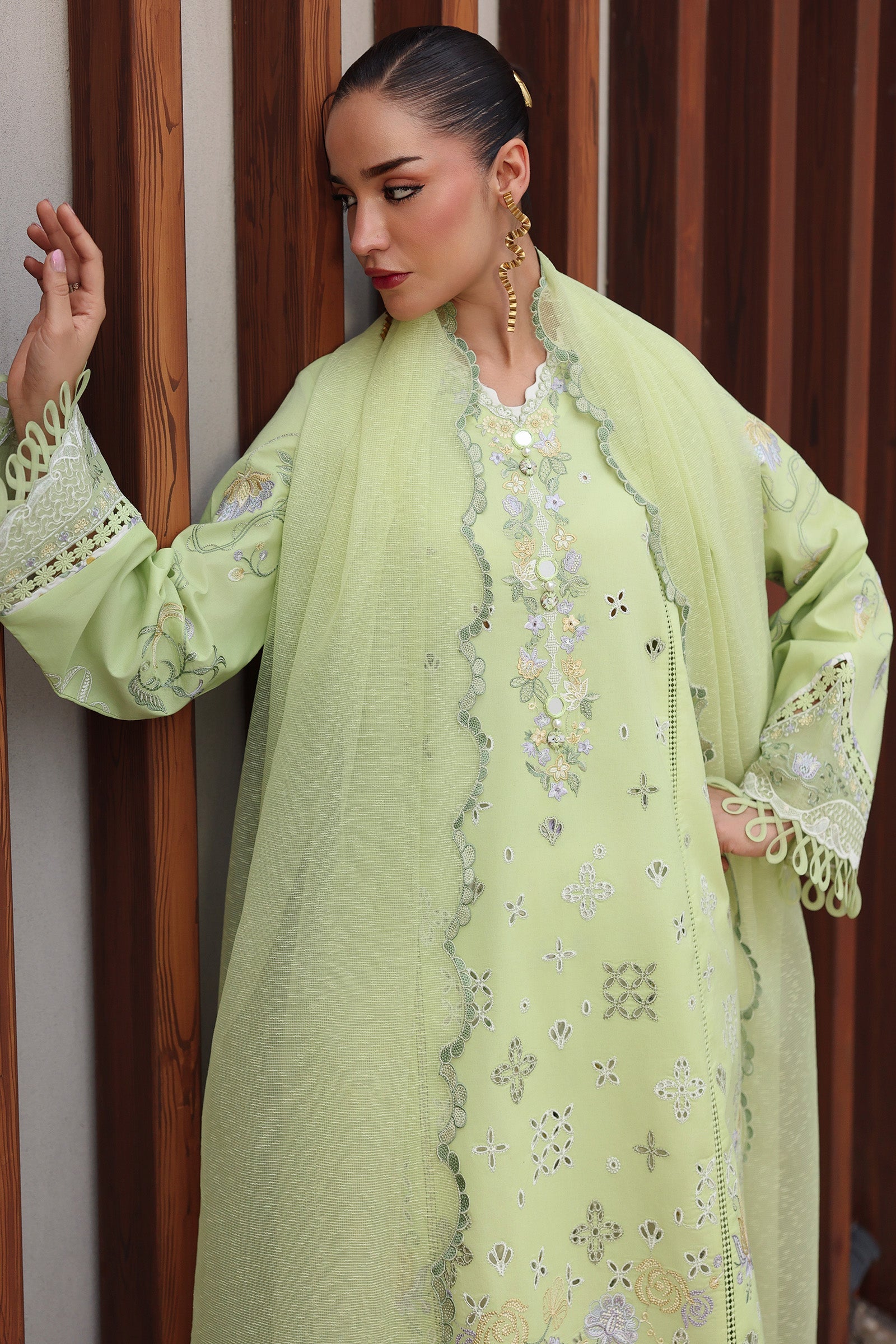 Qline Lawn Drop II – QKL-05 AYANA