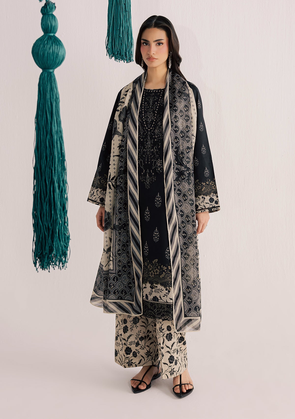 lawn Kurta Set in Jet black