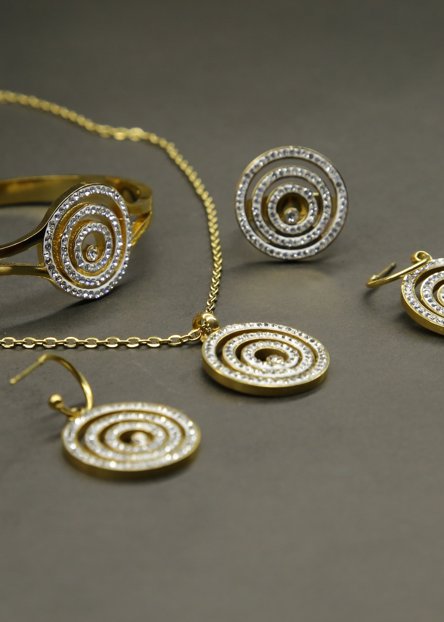 Jewelry Set in White Color by - Trendy Women Jewelry Set KIK0322