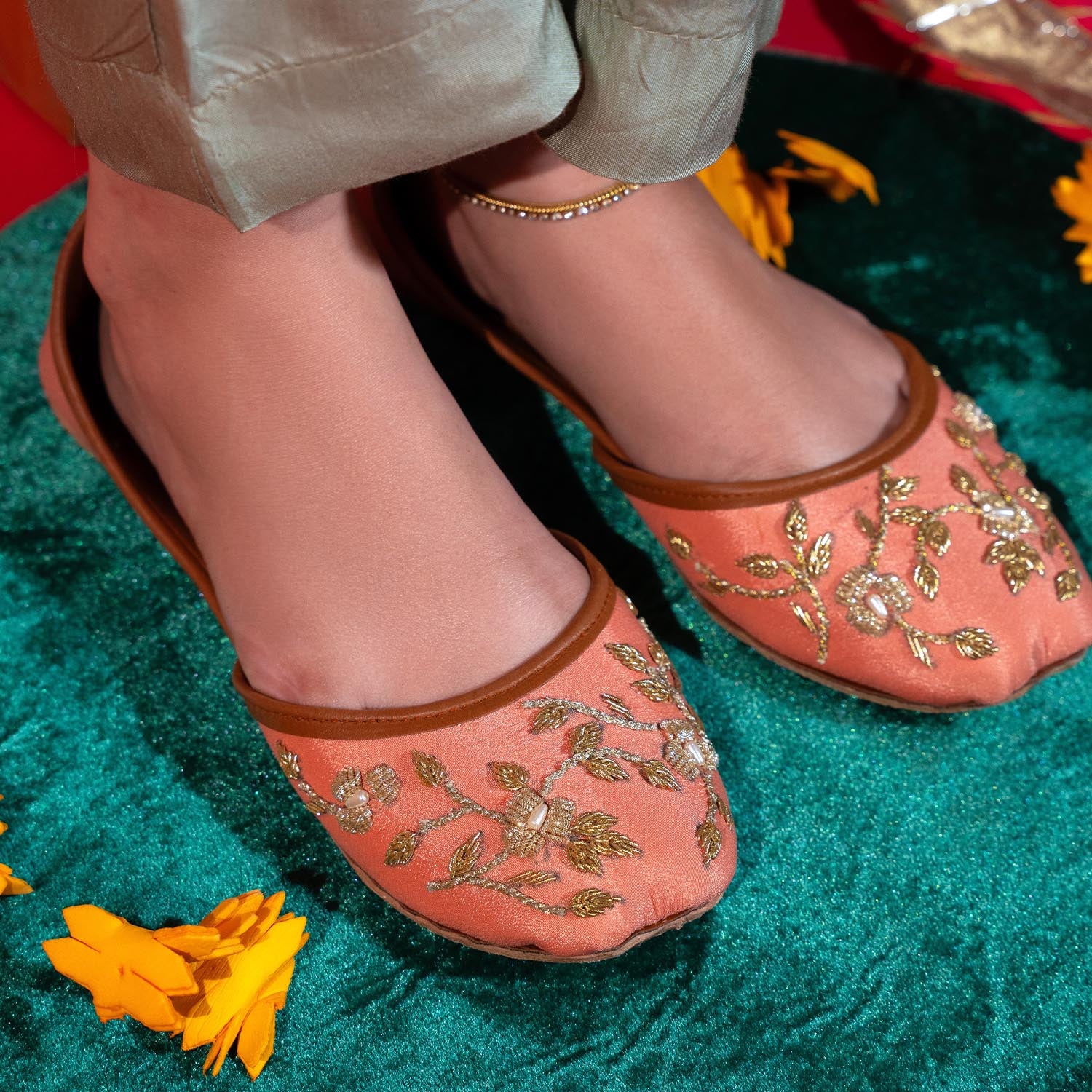 Khussa in Peach pink by - High Quality Women Khussa SQA3140