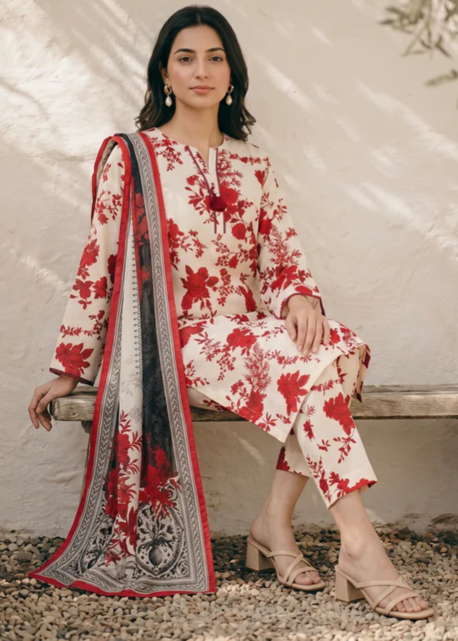 lawn Kurta Set in Off-white, red