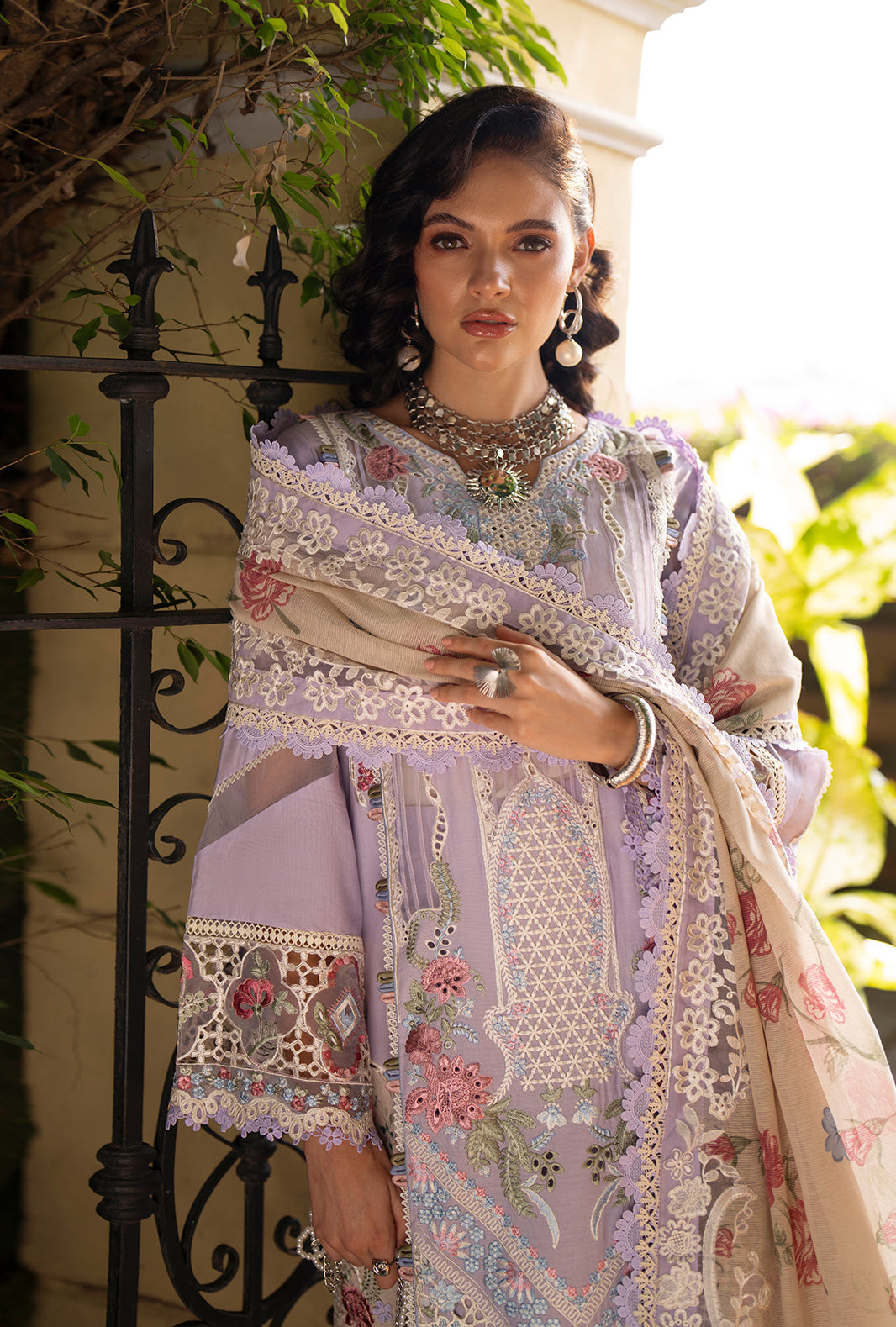 AJR Evara Luxury Lawn – Zaya