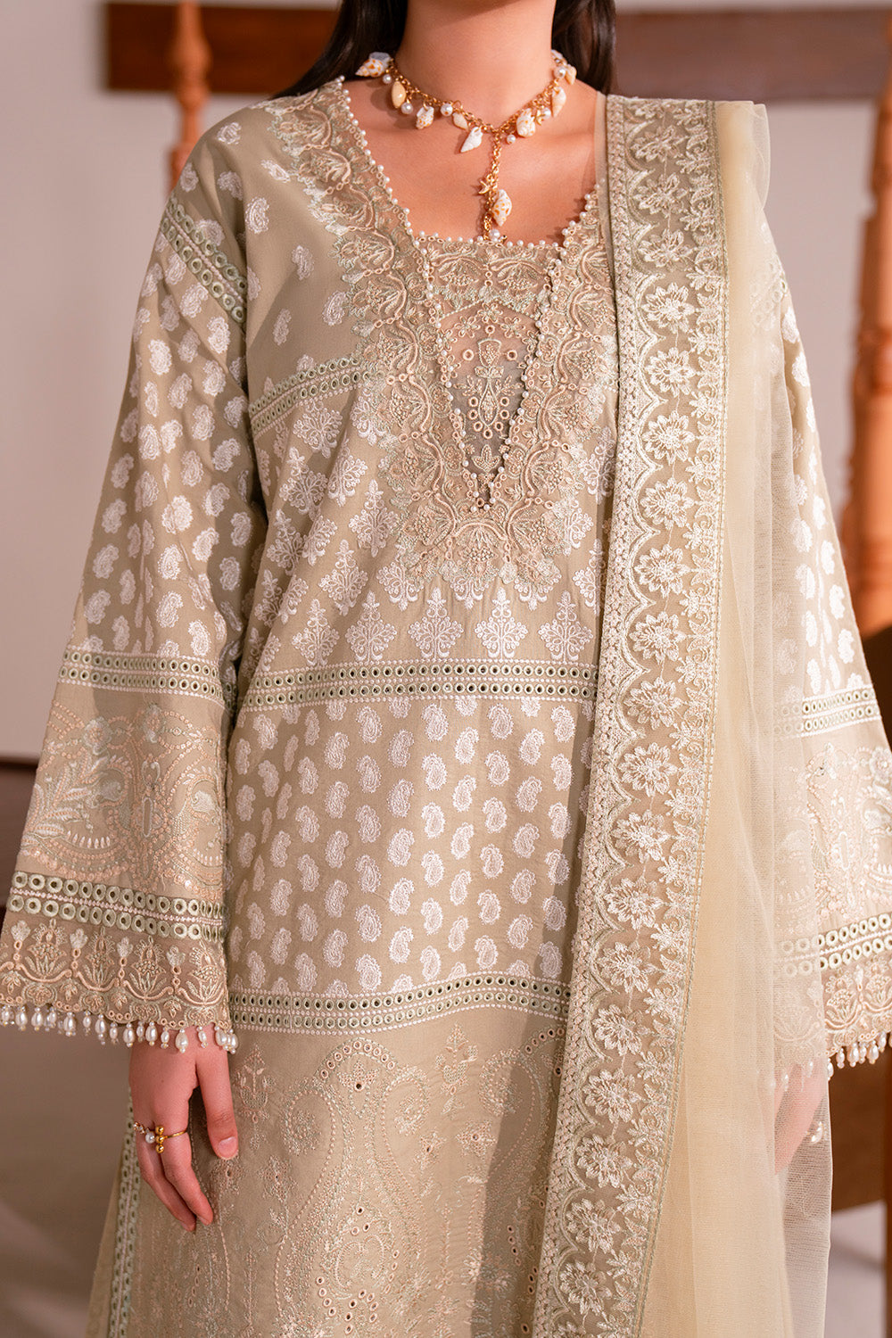 Bloom Poise Lawn Edit – ADÈLE - MSU0685