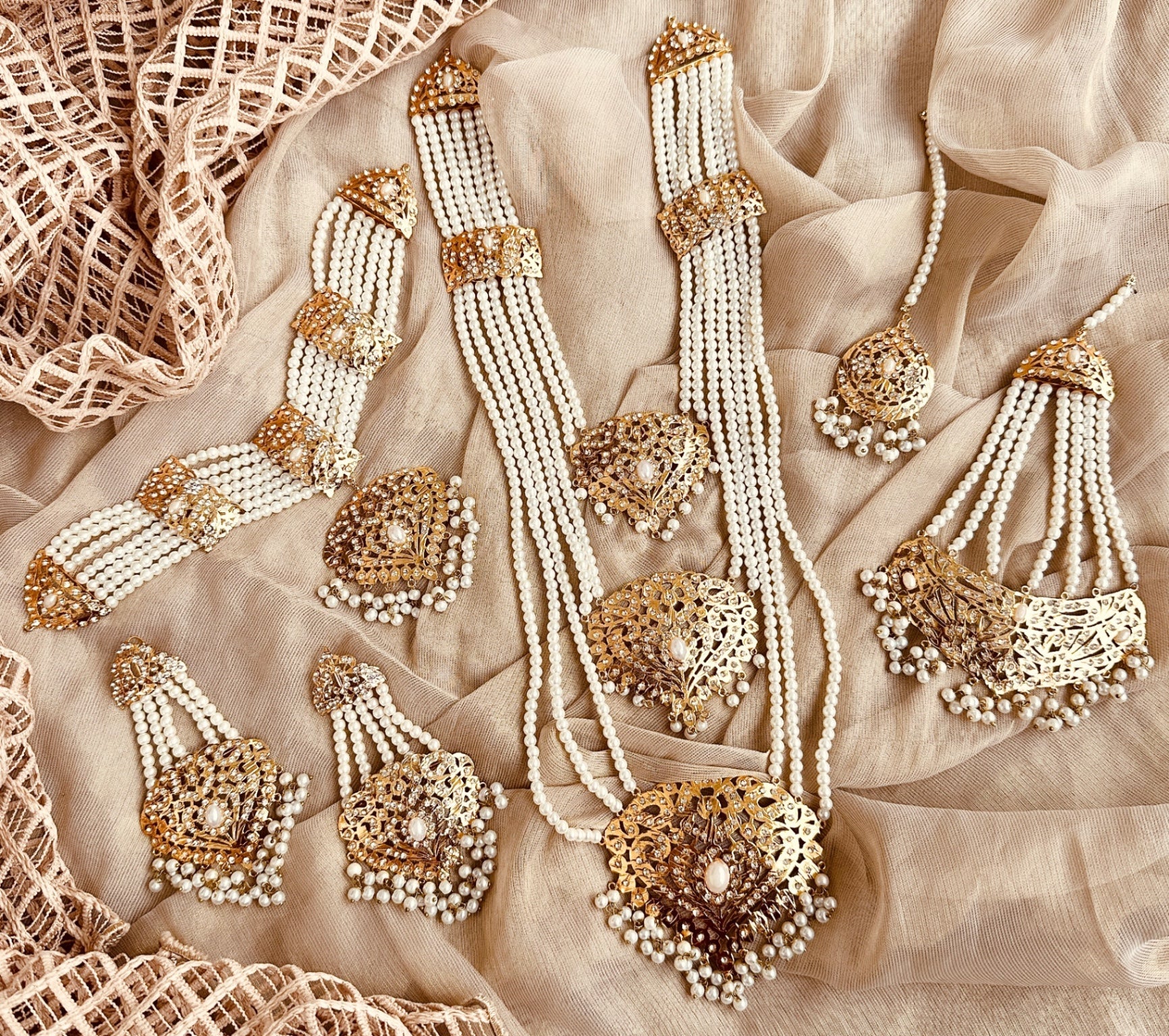 Jewelry Set in Pearl white Color by - Trendy Women Jewelry Set ZED0037