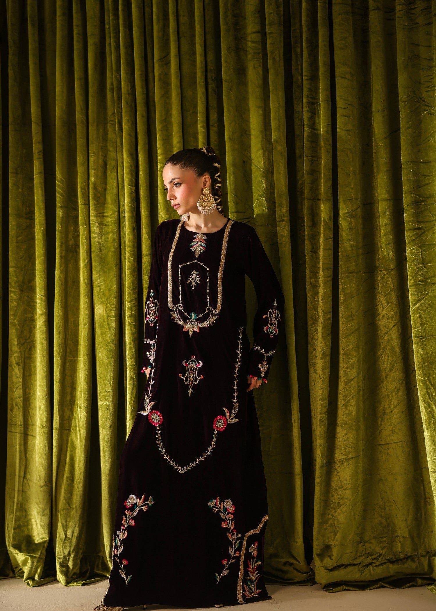velvet Kaftan in Deep purple