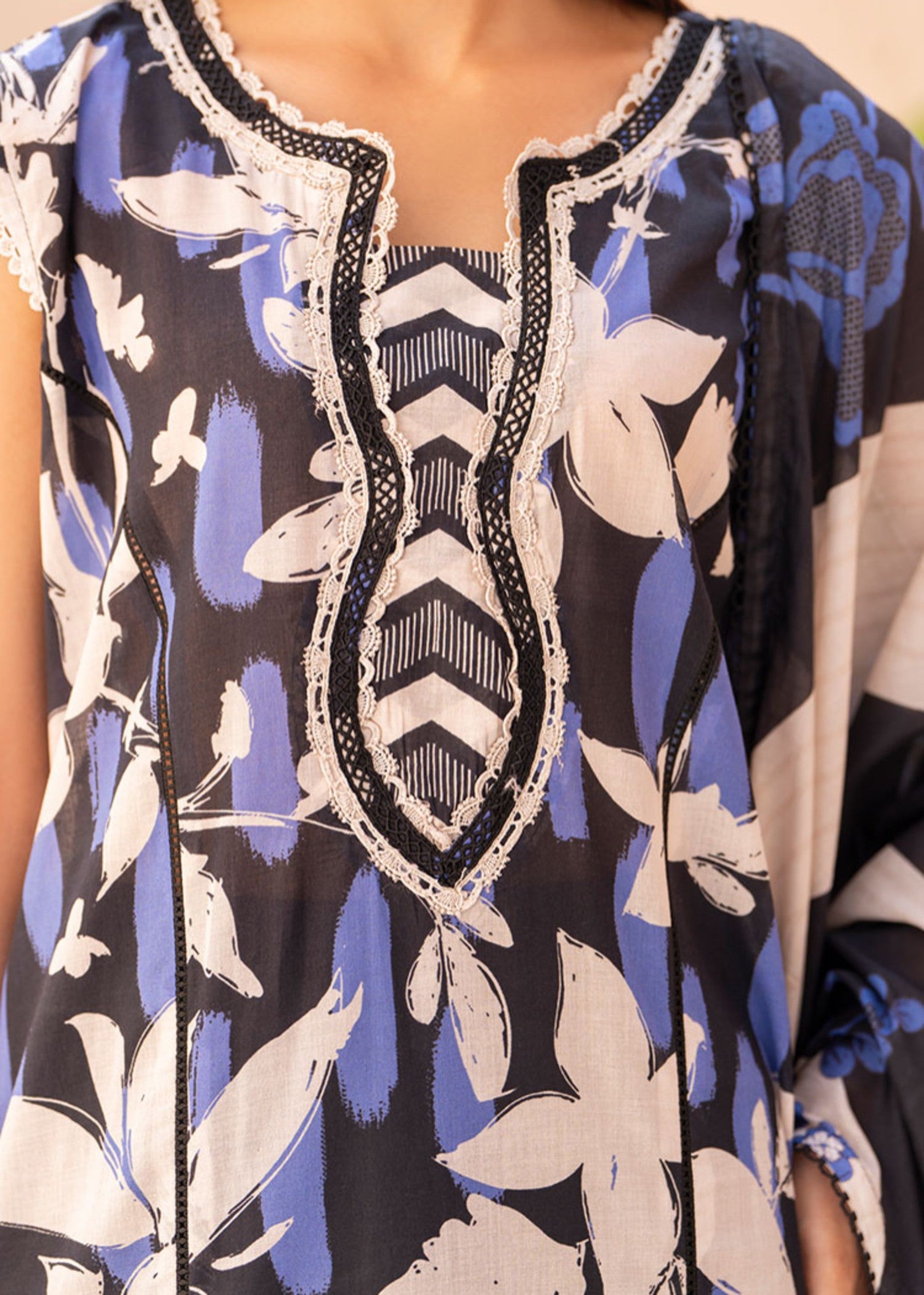 lawn Unstitched in Black, blue jay