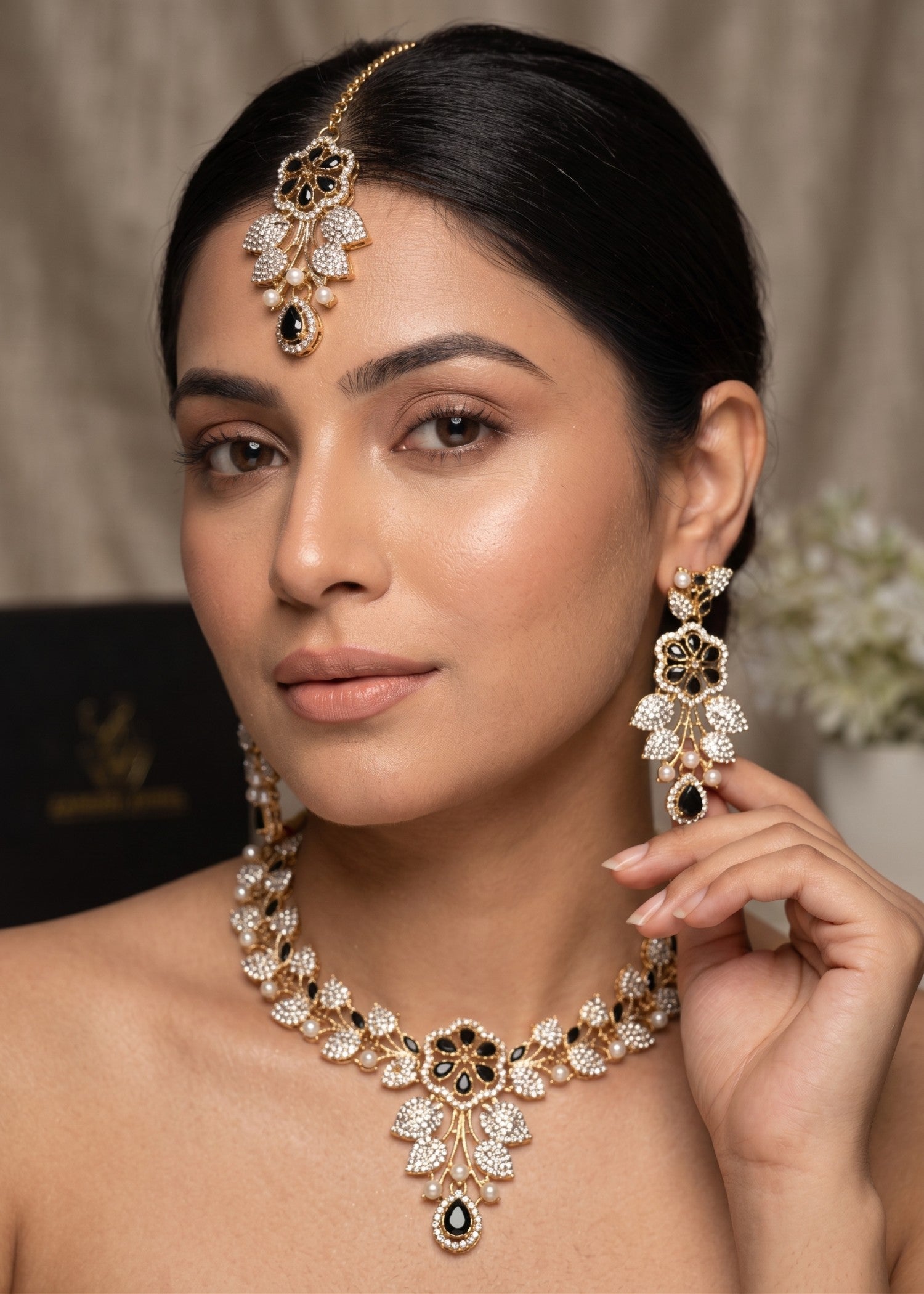 Jewelry Set in Black, pearl white Color by - Trendy Women Jewelry Set BGN2890