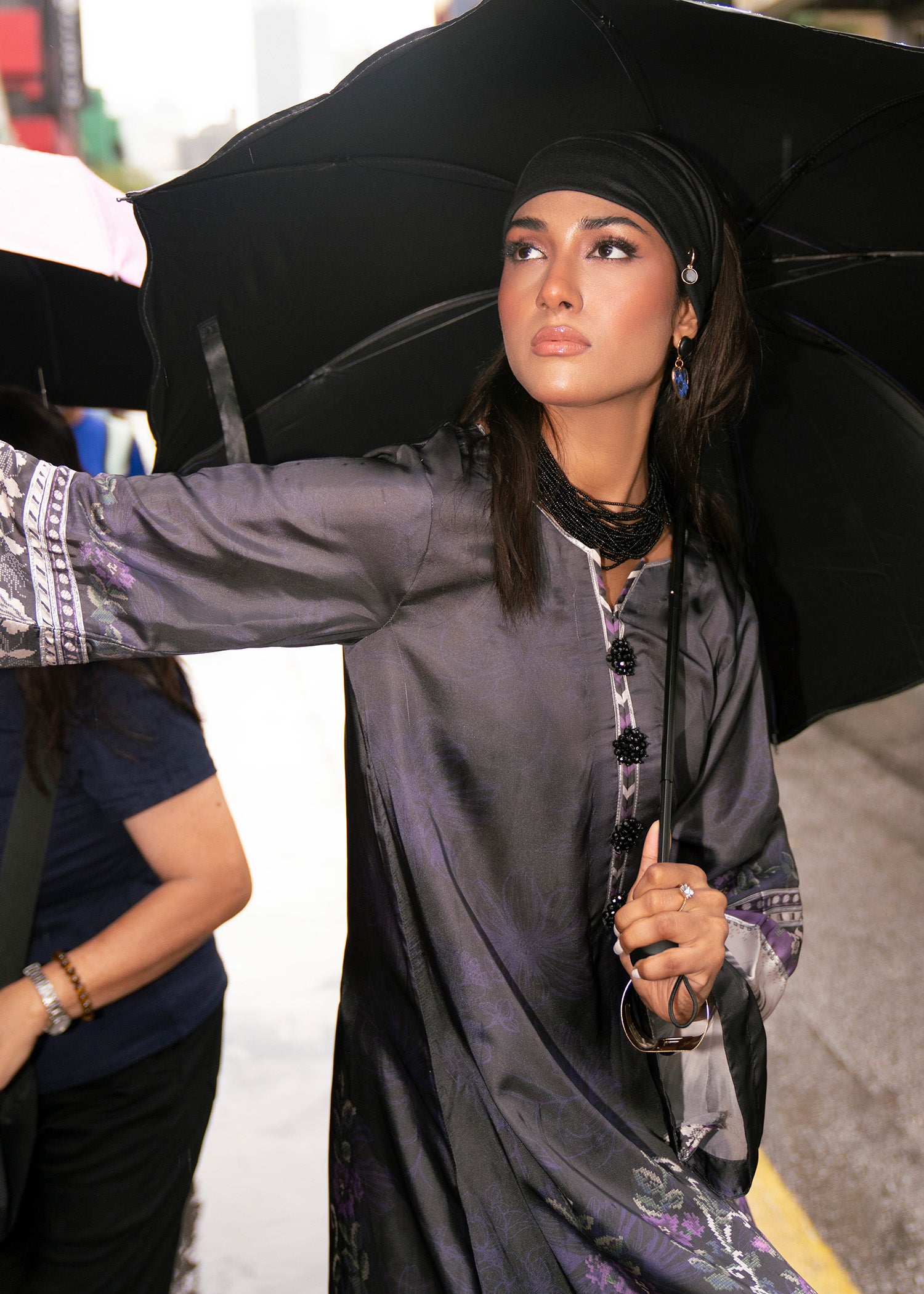 charmuse/shamooz Kaftan in Charcoal