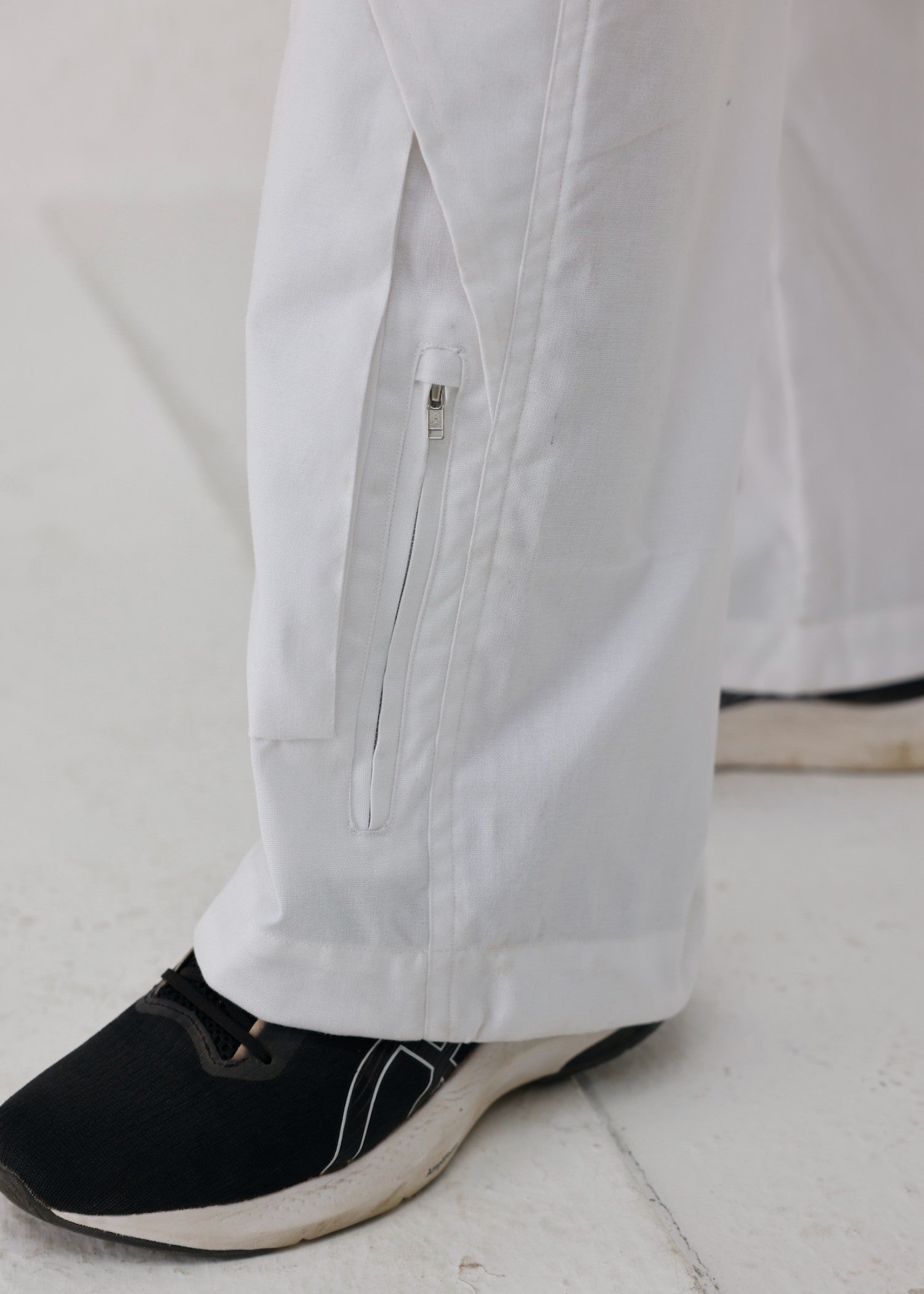 twill cotton Trousers in Off-white