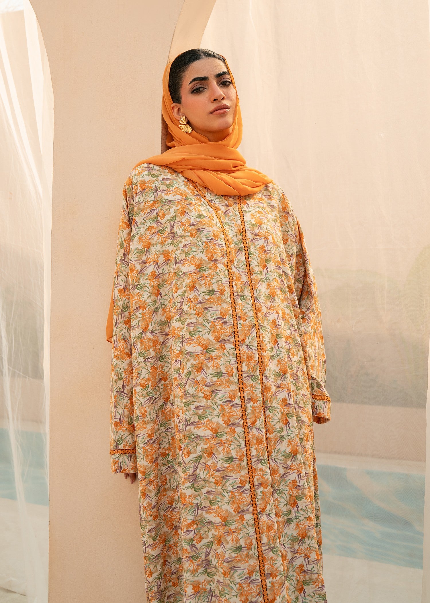 grip Abaya in Multi, peach orange, yellow-orange
