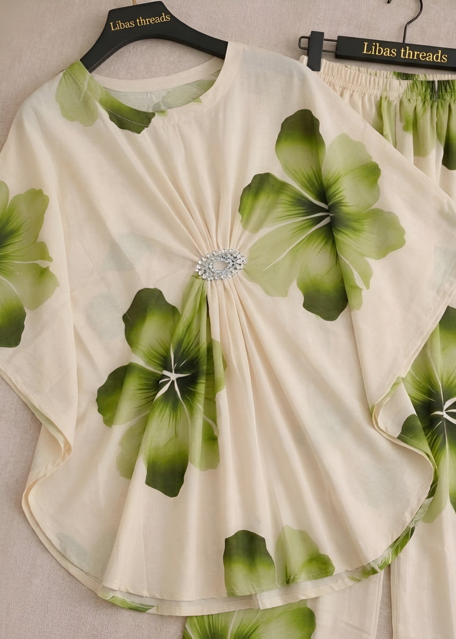 poly silk Kaftan in Beige, apple green