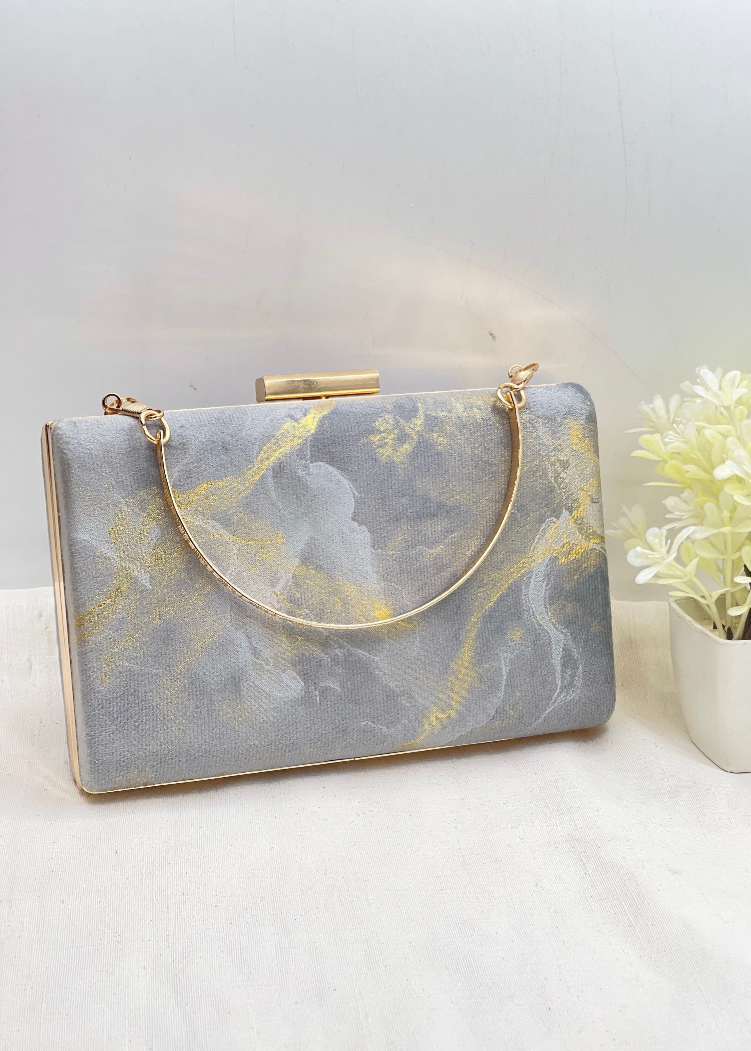 Clutch in Grey Color by - Trendy Women Clutch JGO3811