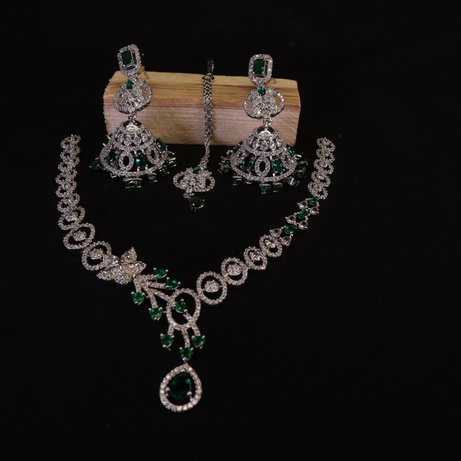 Choker in Emerald green Color by - Trendy Women Choker XEQ7809