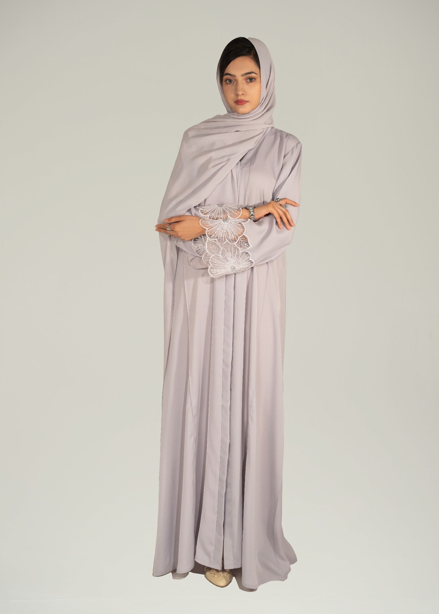 nidha Abaya in Light grey