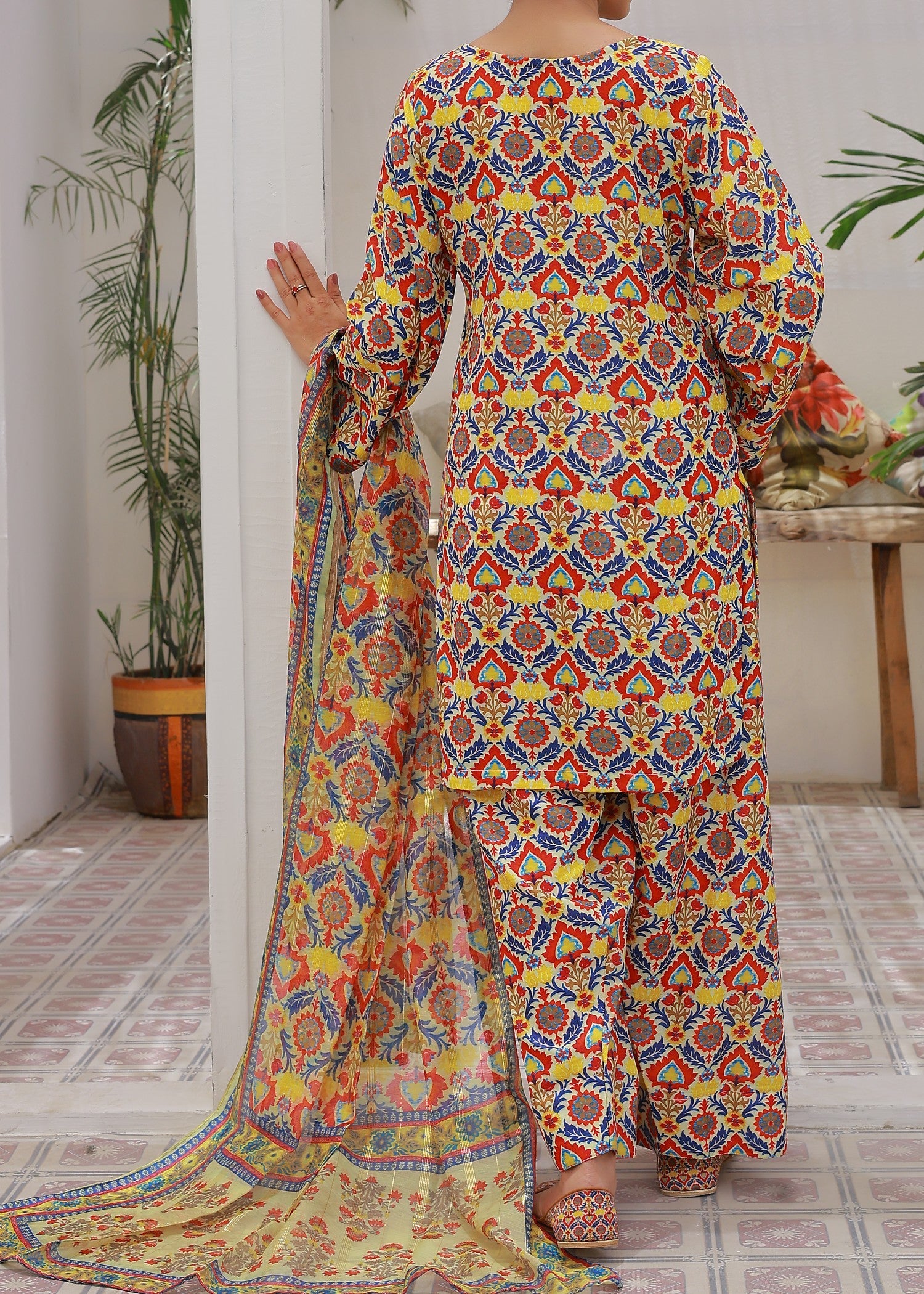 swiss lawn Kurta Set in Multi