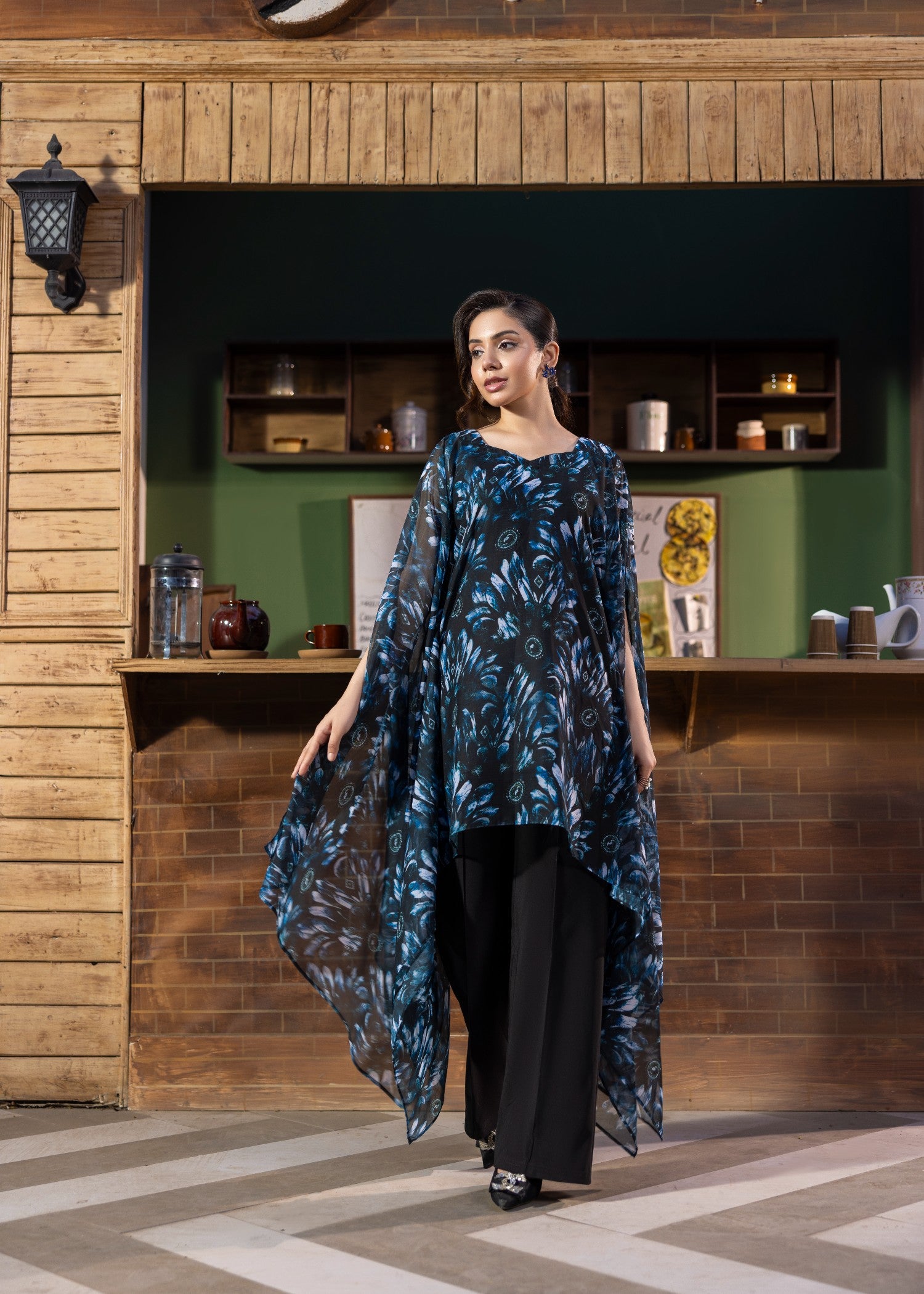 chiffon Kaftan in Black, dark blue