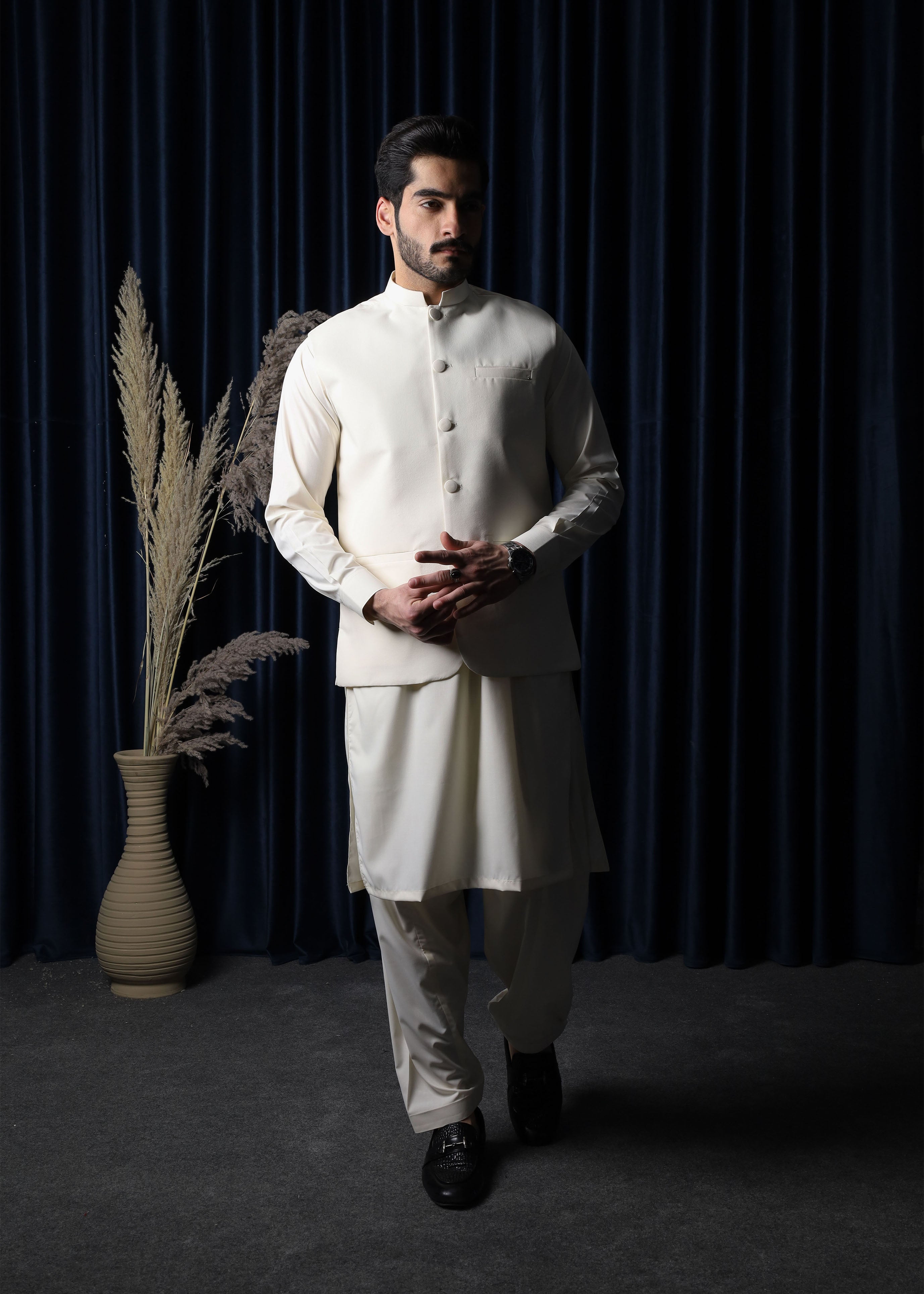 wash & wear Waistcoat in Cream