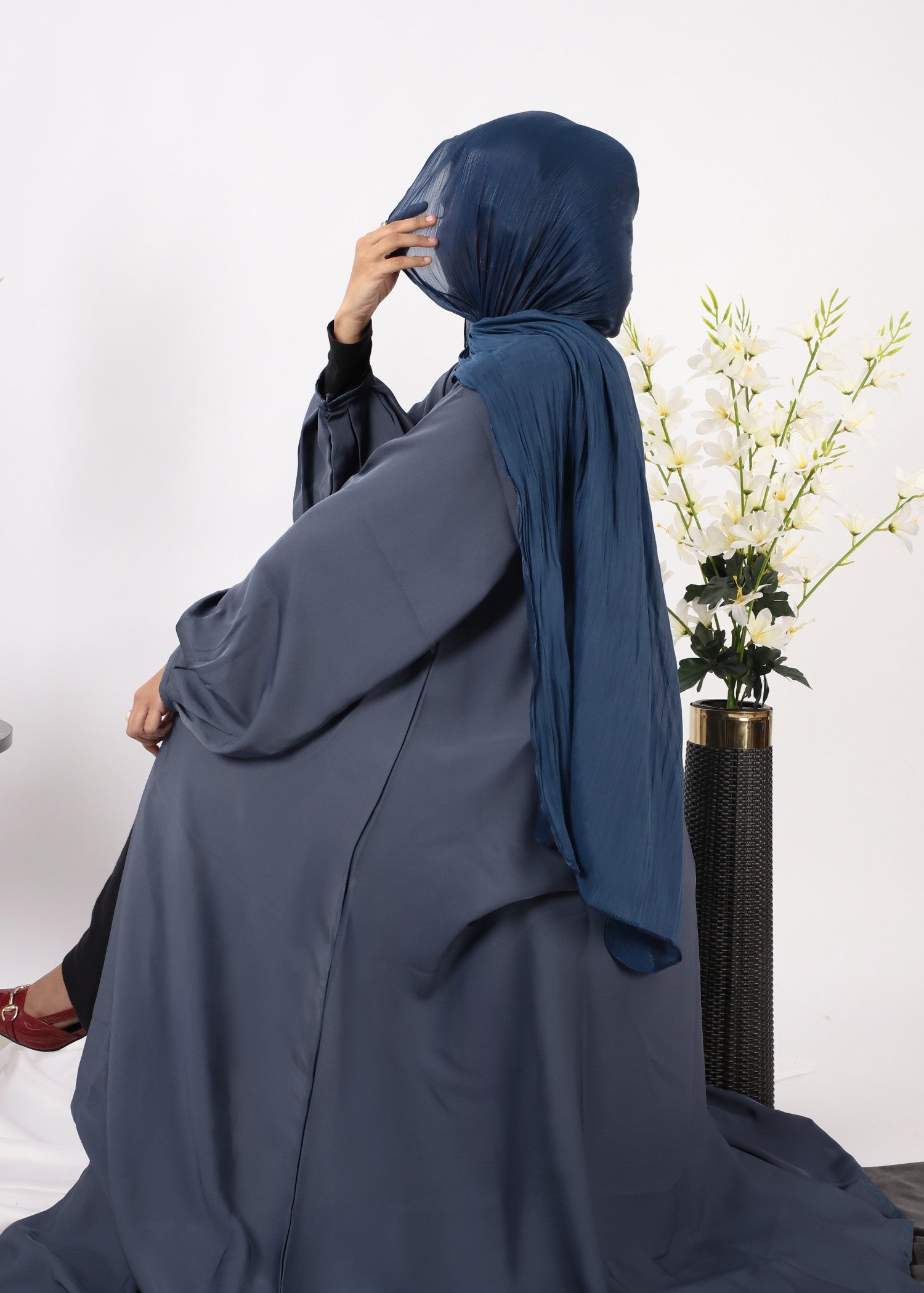 nidha Abaya in Slate grey, shadow blue