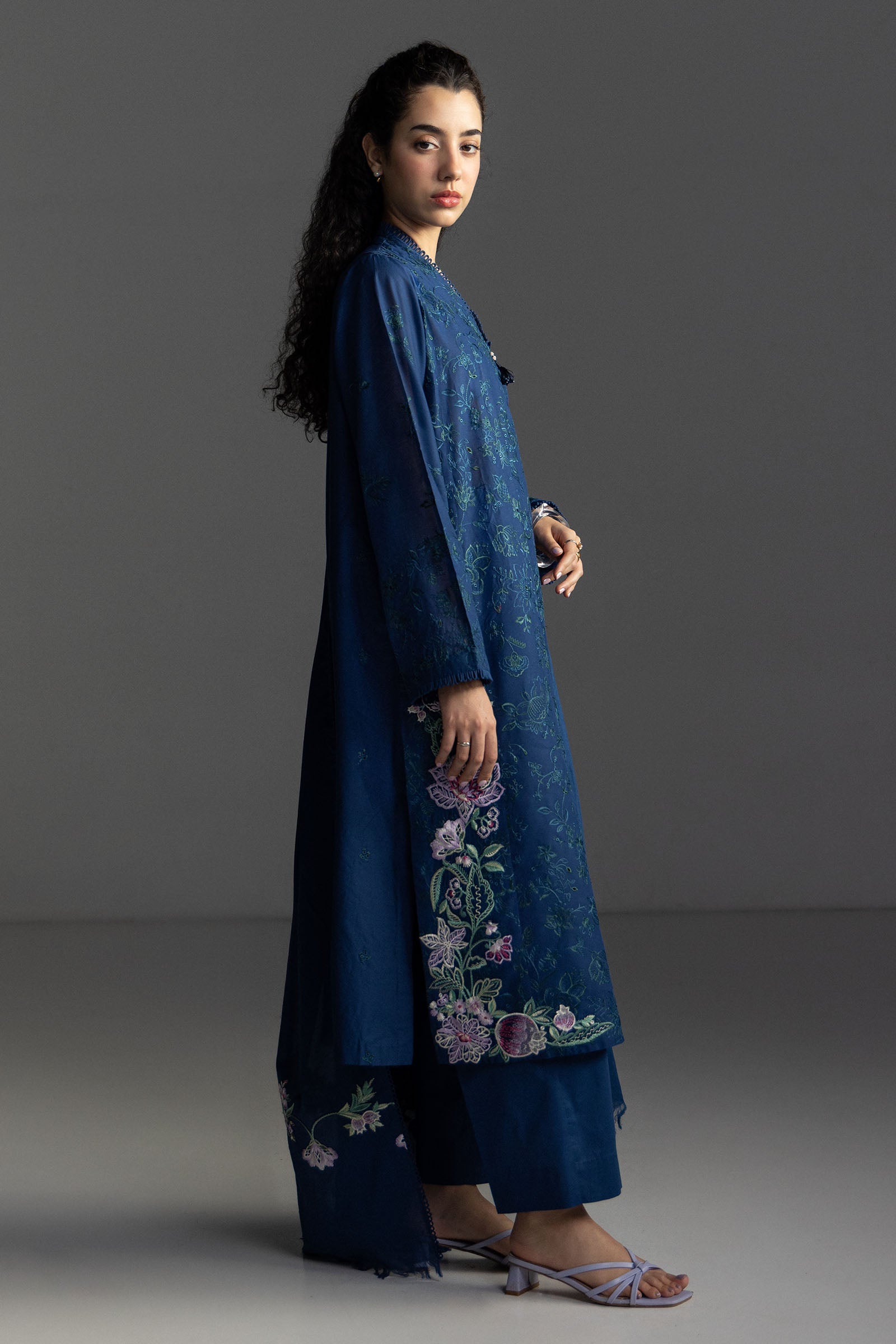 Coco Lawn Edit – Liora-8A