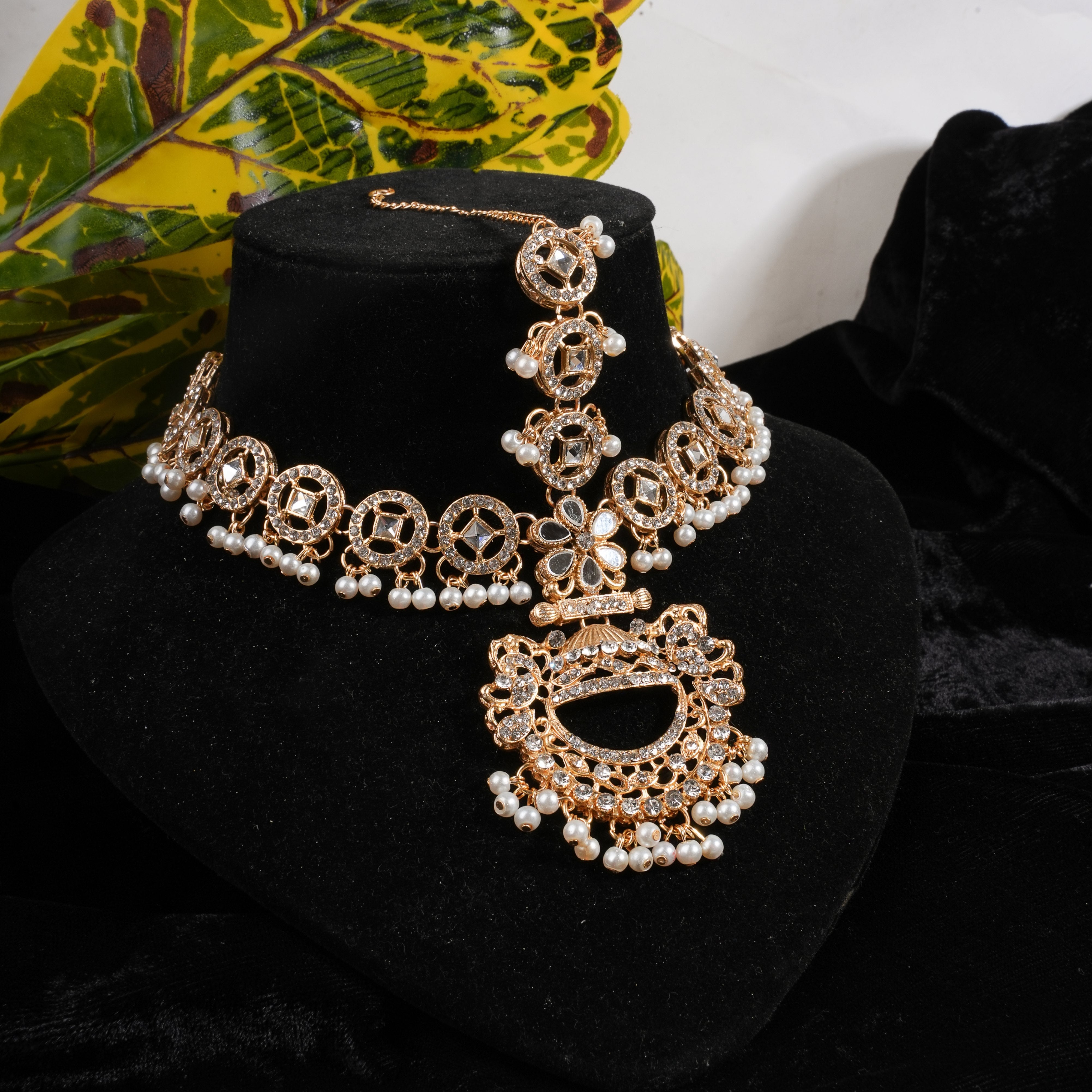 Maatha Pati in Gold, pearl white Color by - Trendy Women Maatha Pati TQP5625