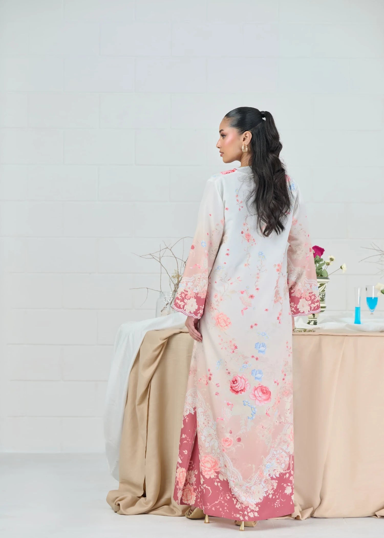 raw silk Kaftan in White, pink