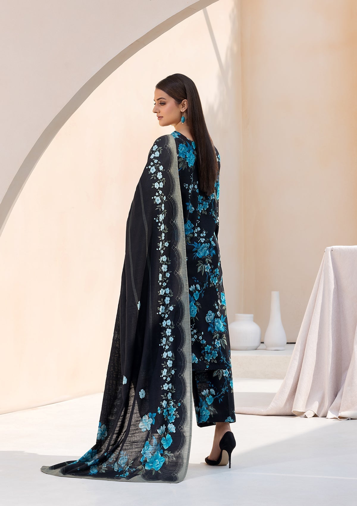 khaddar Kurta Set in Black