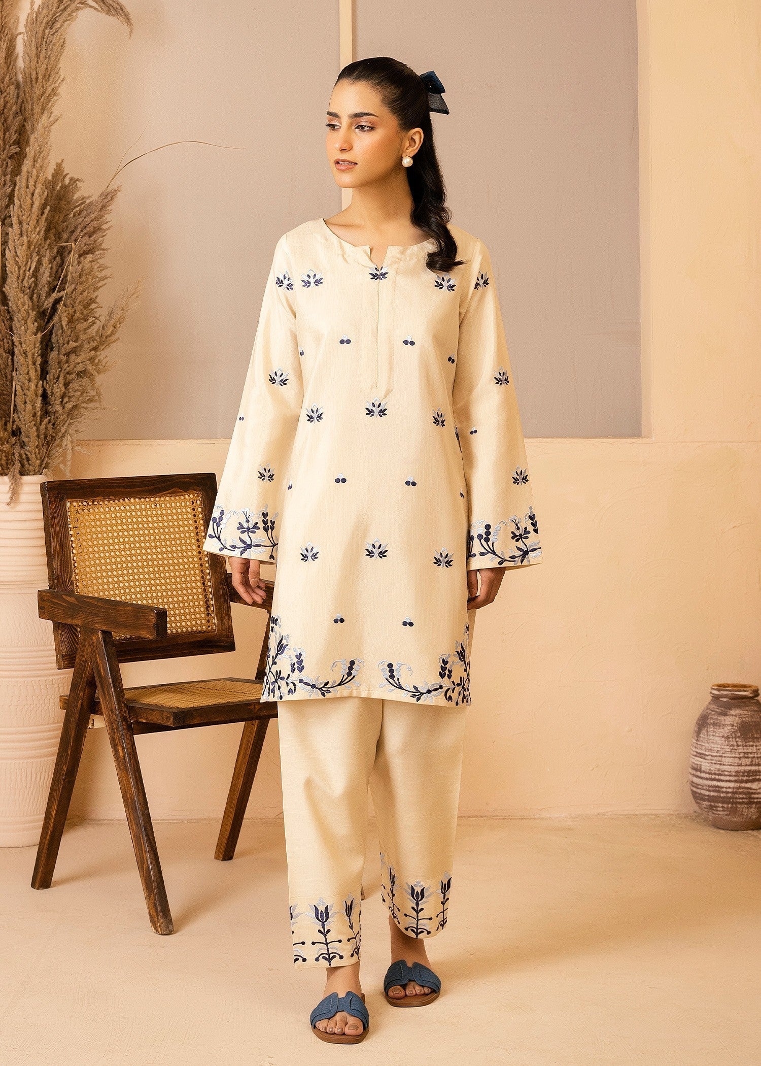 medium silk Kurta Set in Cream