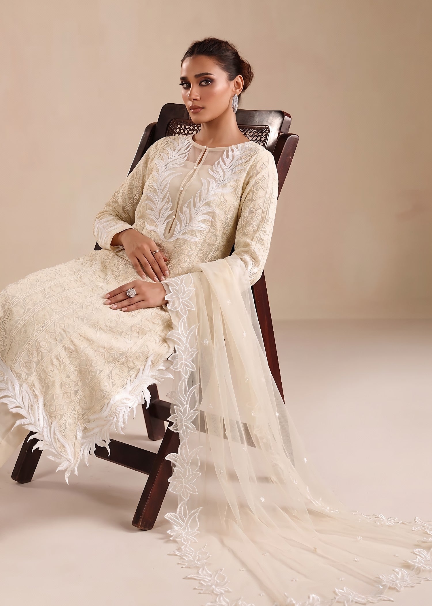 bemberg crinkle chiffon Kurta Set in Off-white
