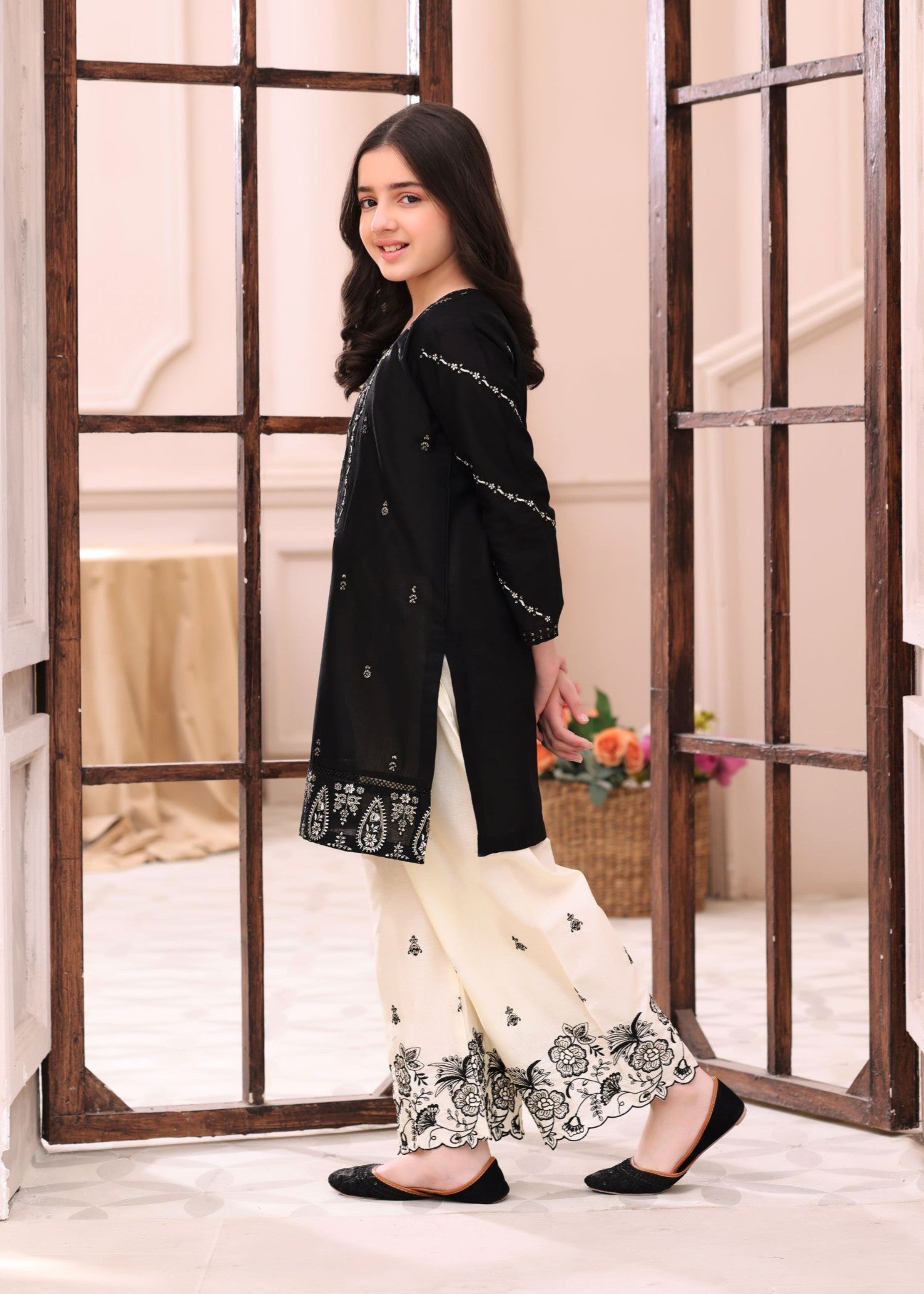 lawn Kurta Set in Jet black