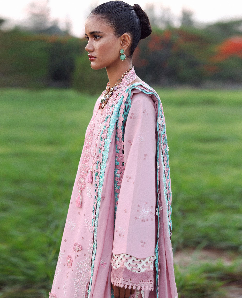 Lilas Lawn – Zayra